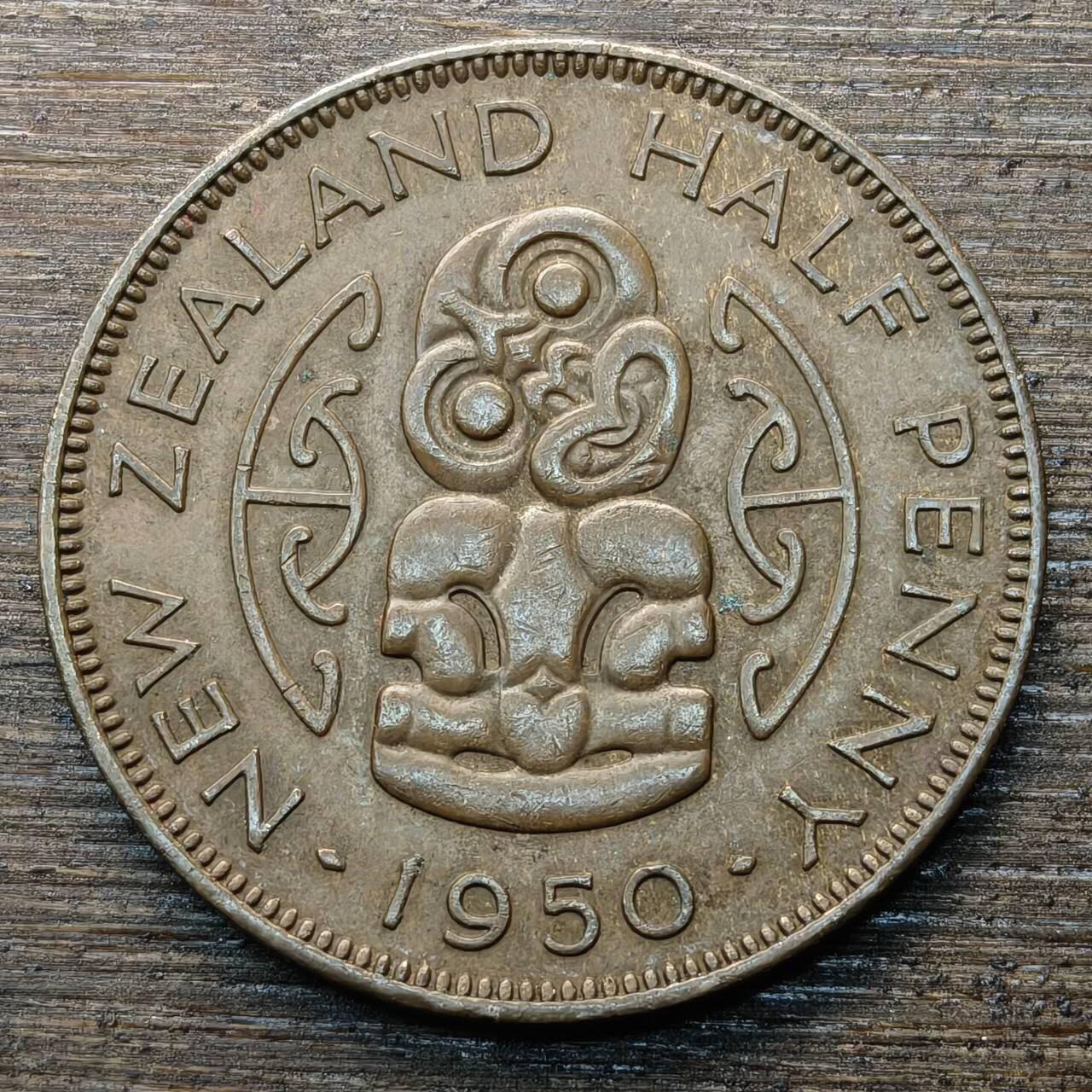 【铜匠收藏】★第146★散币专场 不寄存，30包邮。不满30元，支付5元运费。《接受代拍 代送NGC评级》 38【无寄存】新西兰 1950年 1/2便士 青铜币毛利人护身符