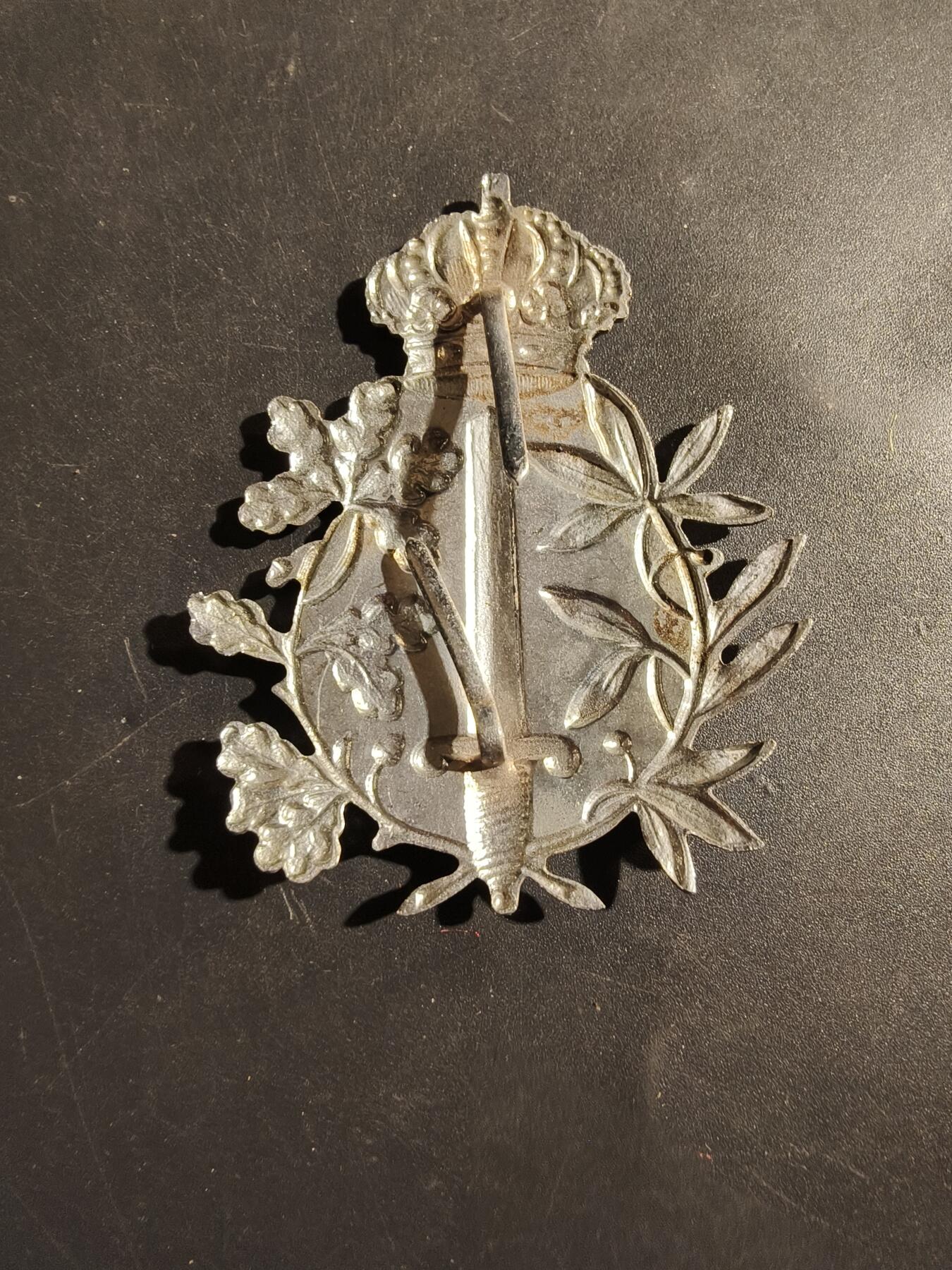 老王徽章第180期 比利时皇家警察亚德里安头盔帽徽    大尺寸