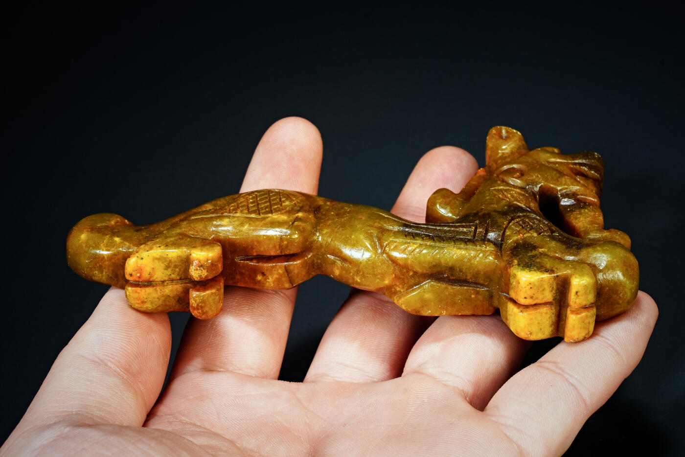 上海都达杂项专场二十一（全场包邮） 古玉玉龙抱珠90-64