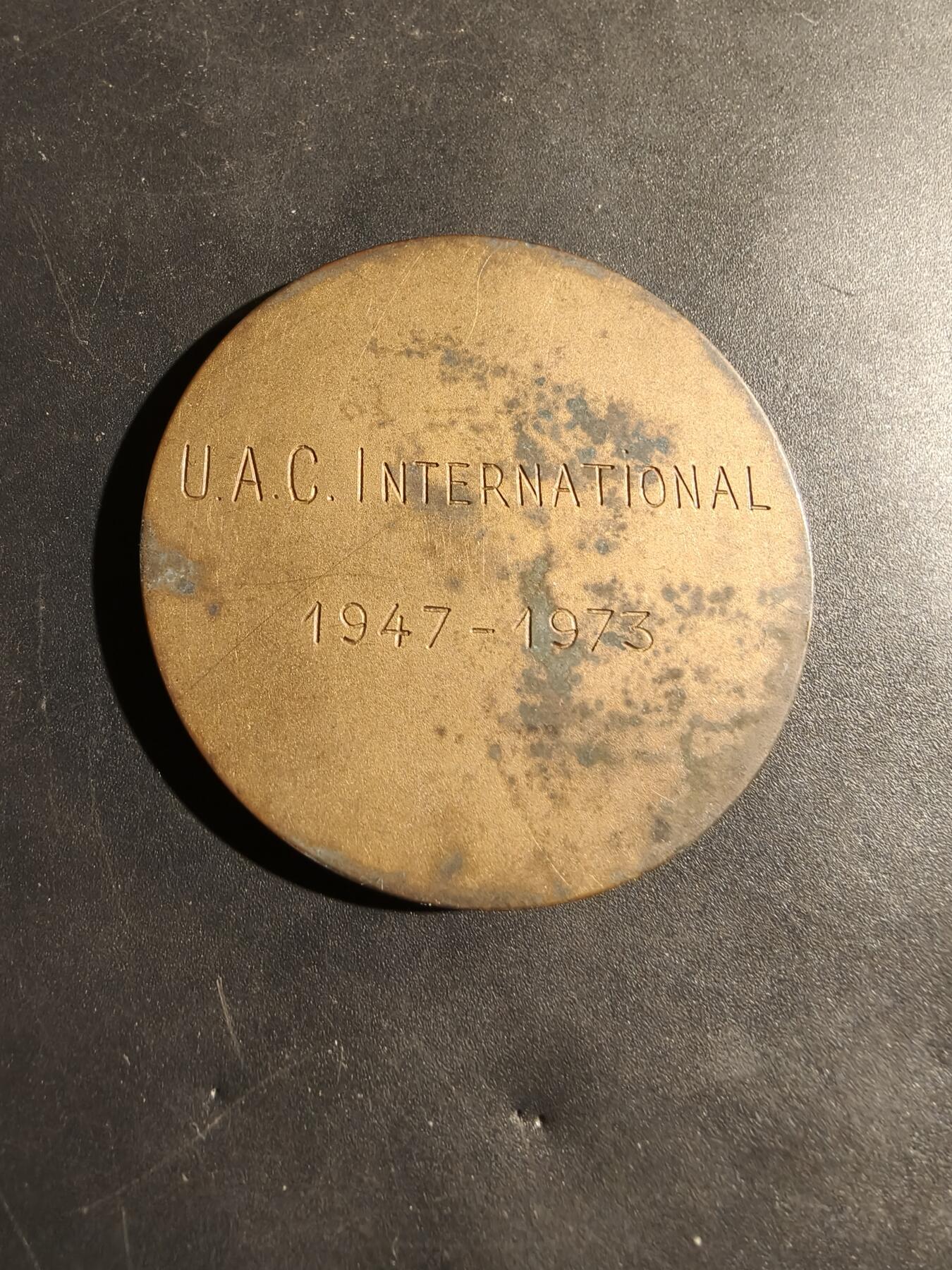 老王徽章第180期 比利时布鲁塞尔商会圣米歇尔(圣米迦勒)屠龙大铜章     原盒     直径50mm     重量53.6g