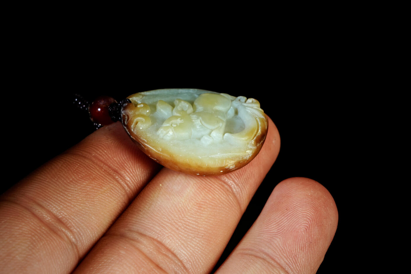 上海都达杂项专场二十一（全场包邮） 天然和田玉精雕《玉兔送福》挂件90-93