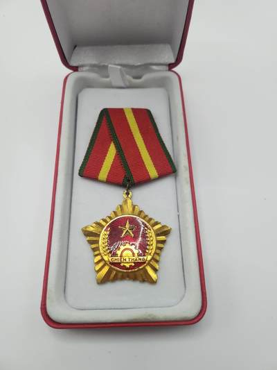 南水社第二次拍卖 - 越南社会主义共和国三级决胜勋章 06铝制版 稀少，章盒完好，
