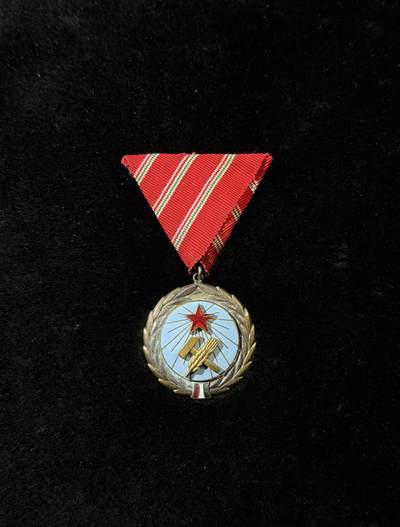 欢庆春节！戎马世界章牌大赏第111期春节大拍 - 匈牙利劳动奖章，铜制镀银，此版本使用时期1954～1964年