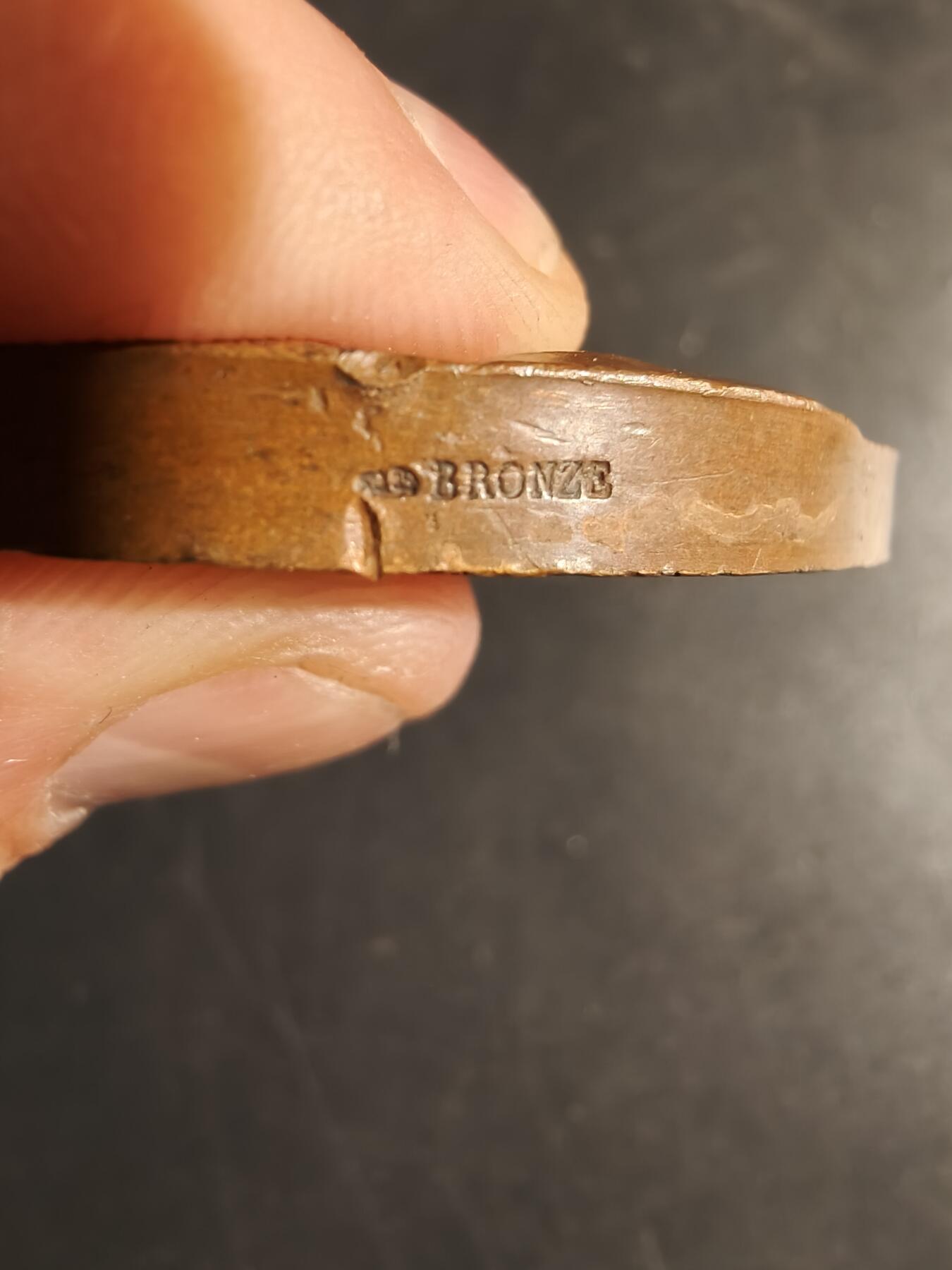 老王徽章第180期 法国卡尔诺就职总统大铜章    原盒    阿尔菲杜布瓦作品    直径68mm    重量158g