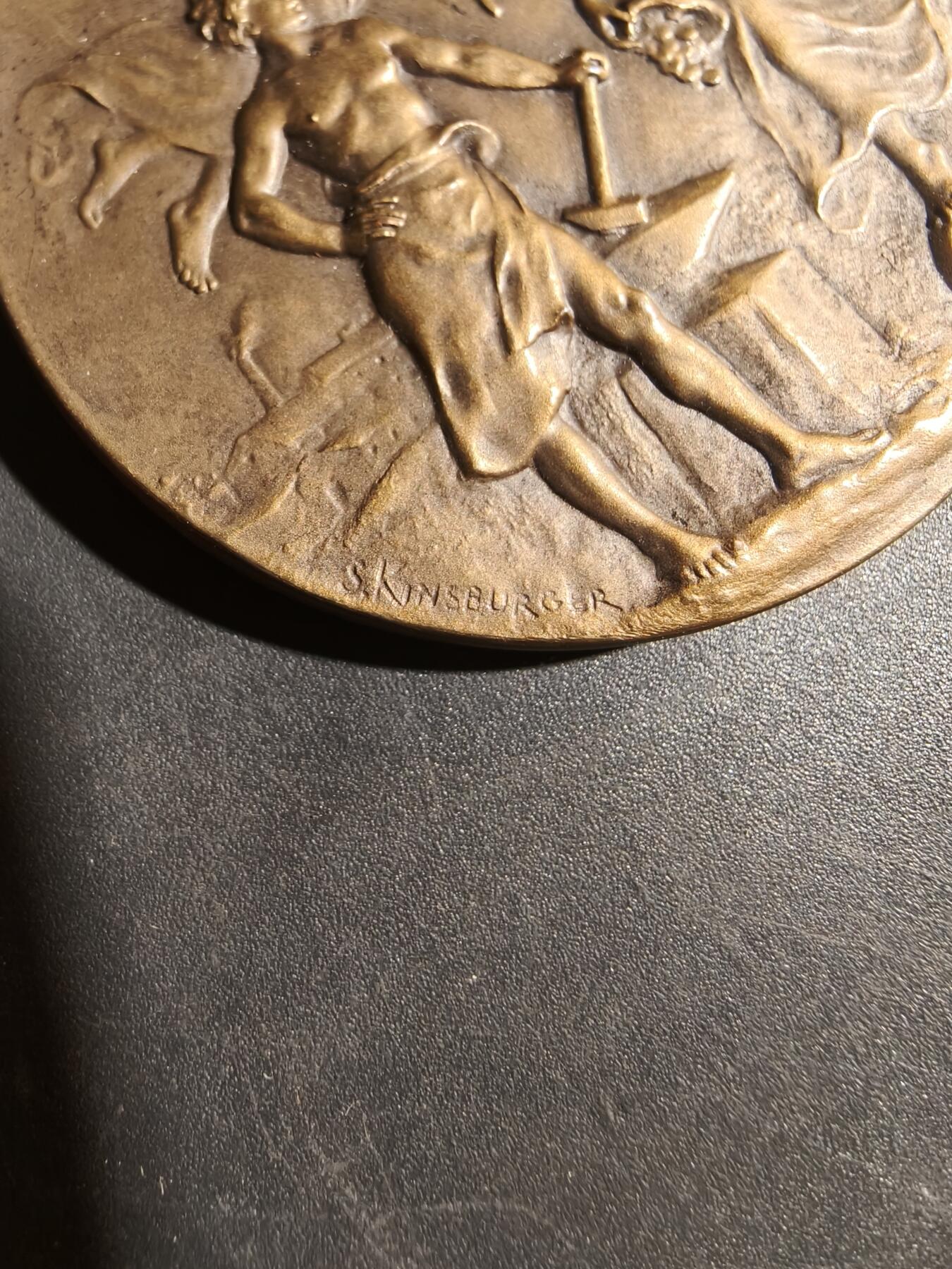 老王徽章第180期 法国国家建筑材料与采石产品行业联盟大铜章   原盒     直径50mm    重量61.4g