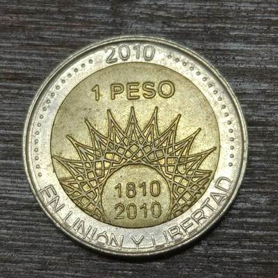 【铜匠收藏】★第146★散币专场 不寄存，30包邮。不满30元，支付5元运费。《接受代拍 代送NGC评级》 - 64【无寄存】阿根廷 2010年 五月革命200周年 1比索 纪念币