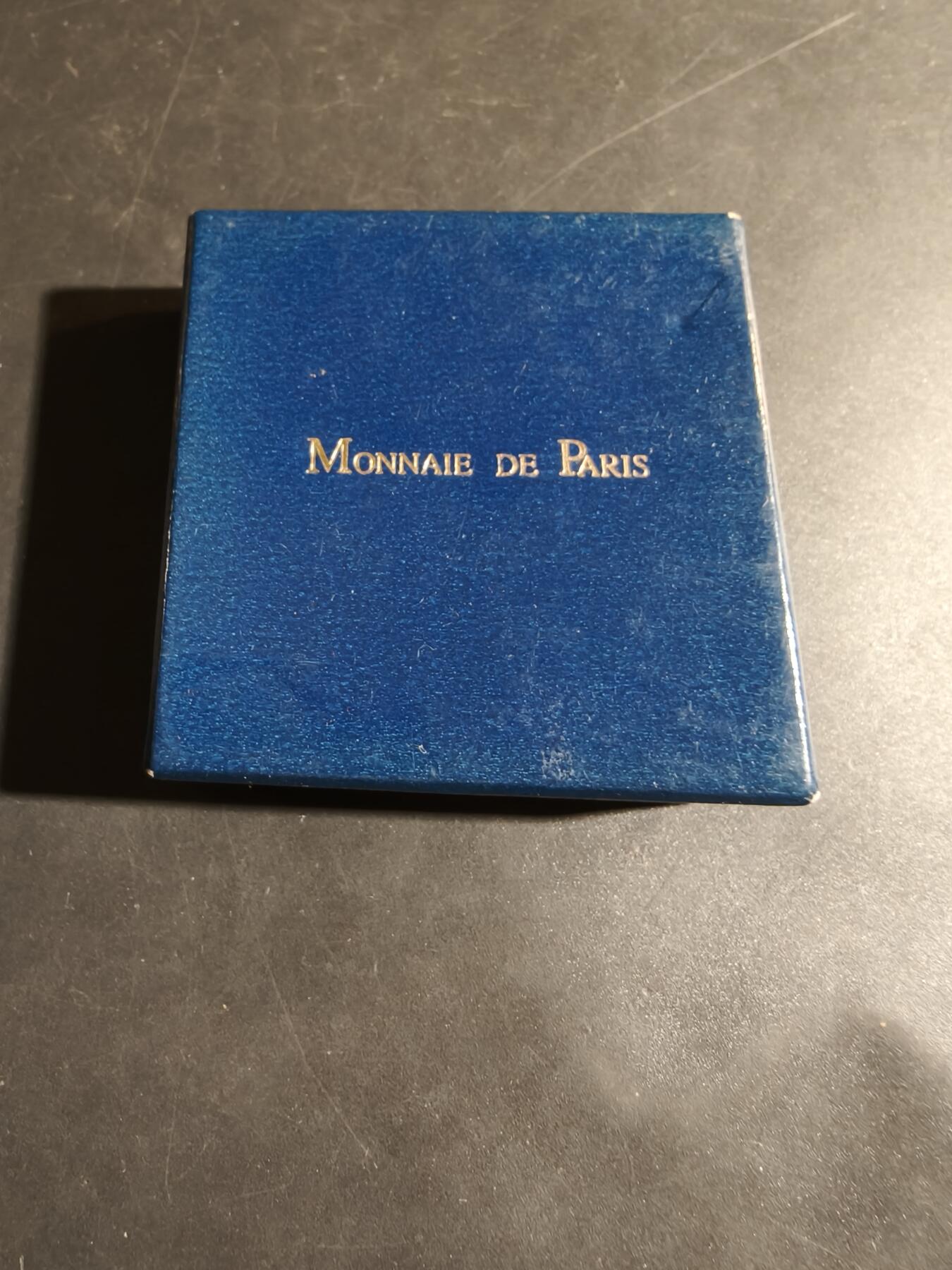 老王徽章第180期 法国建筑业大铜章     原盒     直径58mm    重量100g