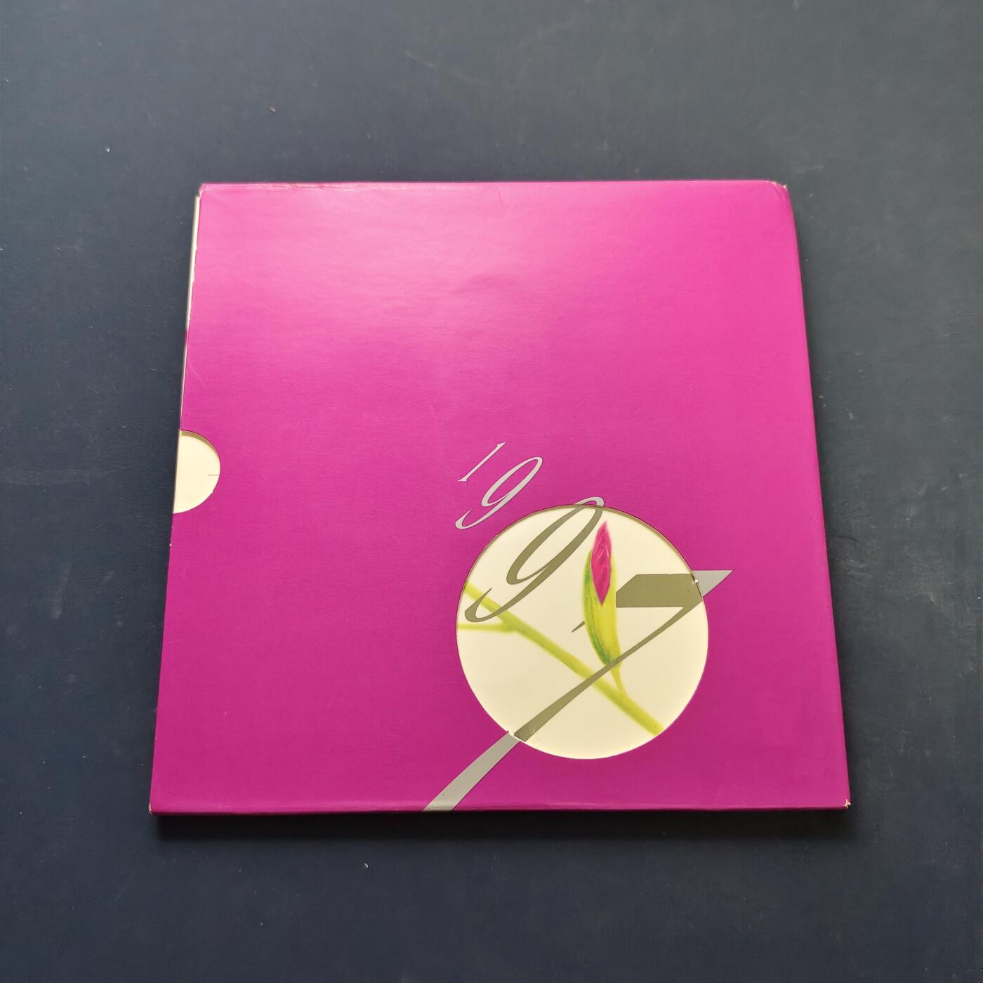 【全场包邮】纯粹捡漏拍501场-持续更新中 香港硬币护照（乔六-女王钱册装26枚）+香港1997回归官方封装纪念版套币-2册一组