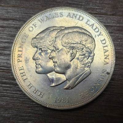 【本场4.12号发货】★第145★散币专场 不寄存，30包邮。不满30元，支付5元运费。《接受代拍 代送NGC评级》 - 87【无寄存】戴安娜和查尔斯 英国1克朗币 1981年 皇家婚礼纪念币