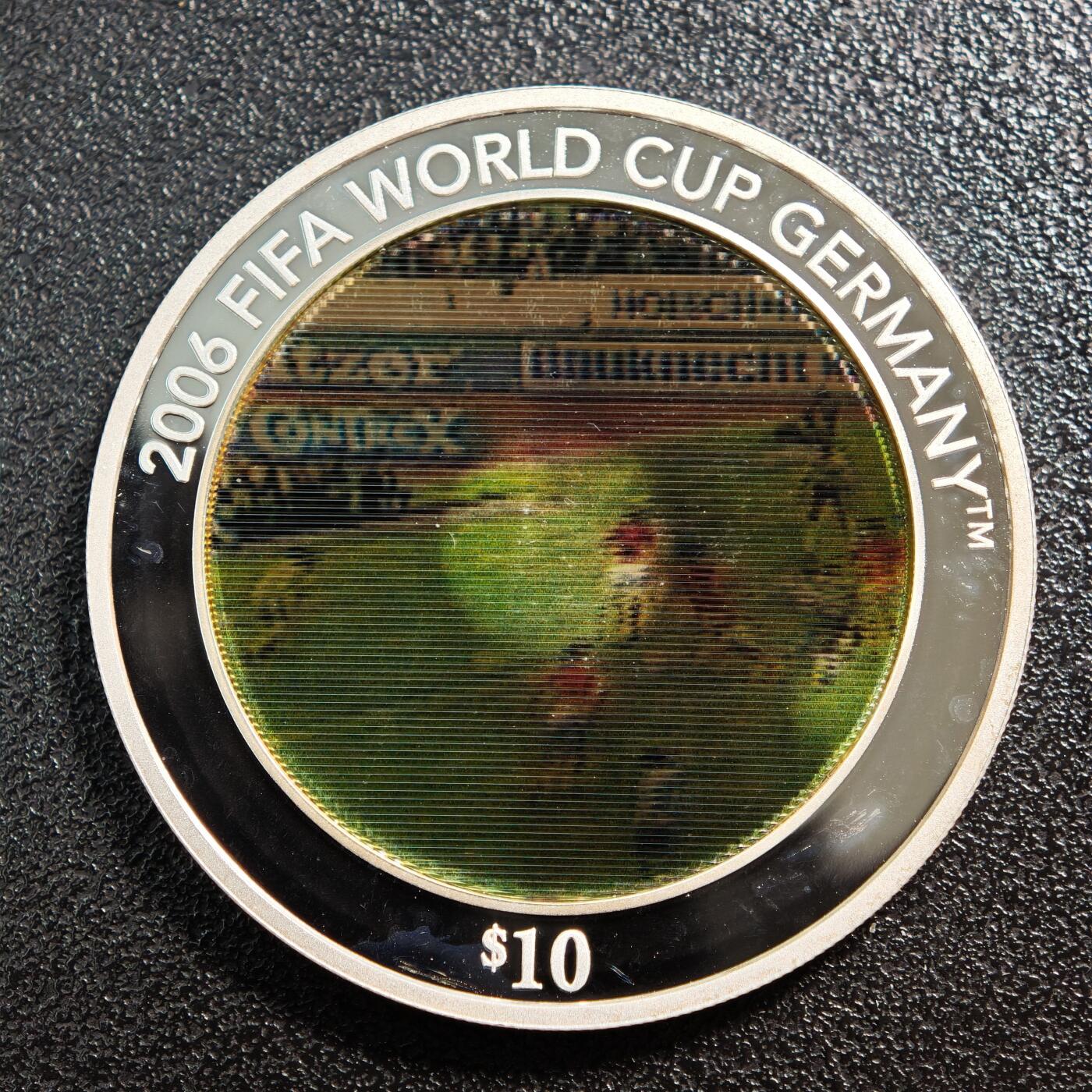 【德藏】世界币章拍卖第164期（拍品征集中~欢迎藏友联系） 2005年 所罗门群岛2006年德国世界杯10元光栅纪念银币 999银 直径约：40.5mm；重约：32g