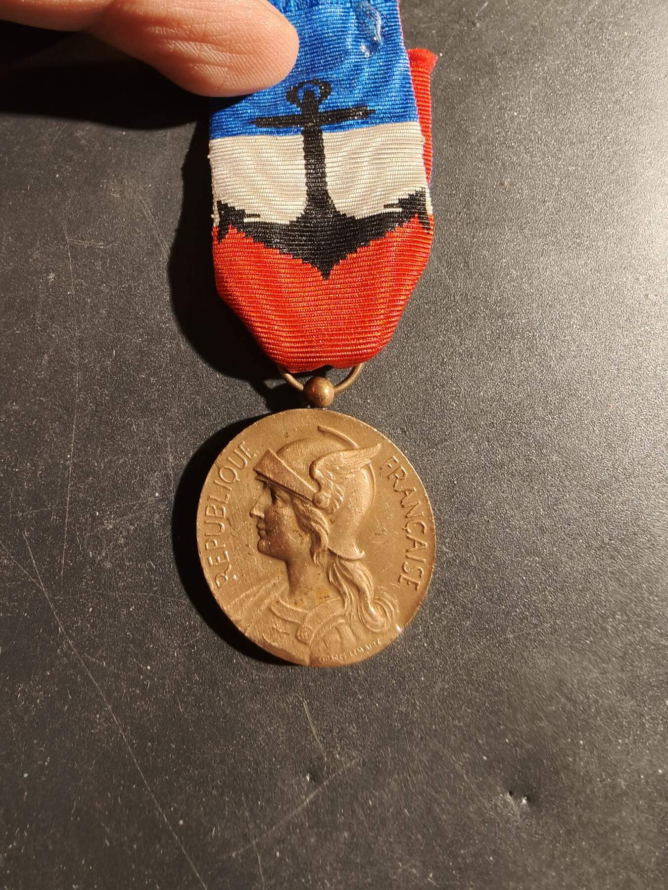 老王徽章第180期 法国海事部铜级劳工奖章    1973实发