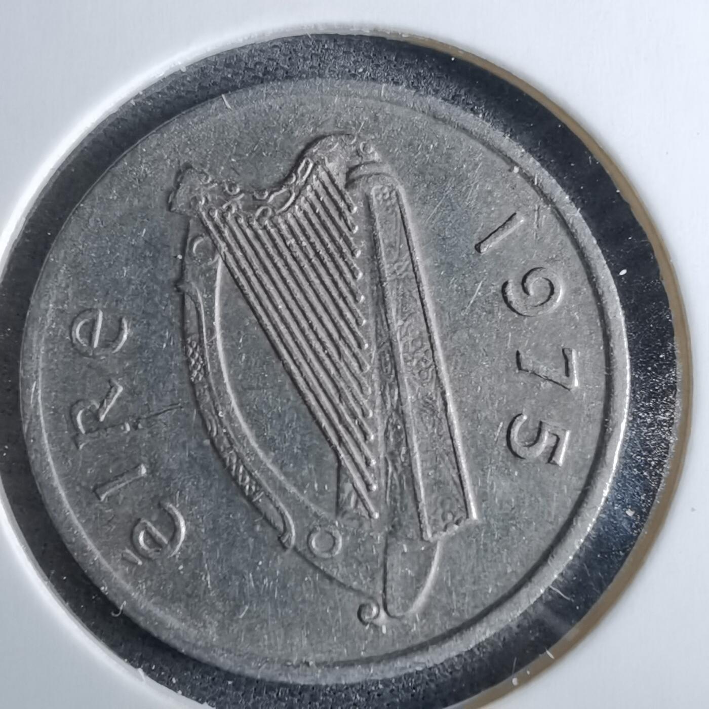 沼泽如烟--第985场 爱尔兰1975年5便士