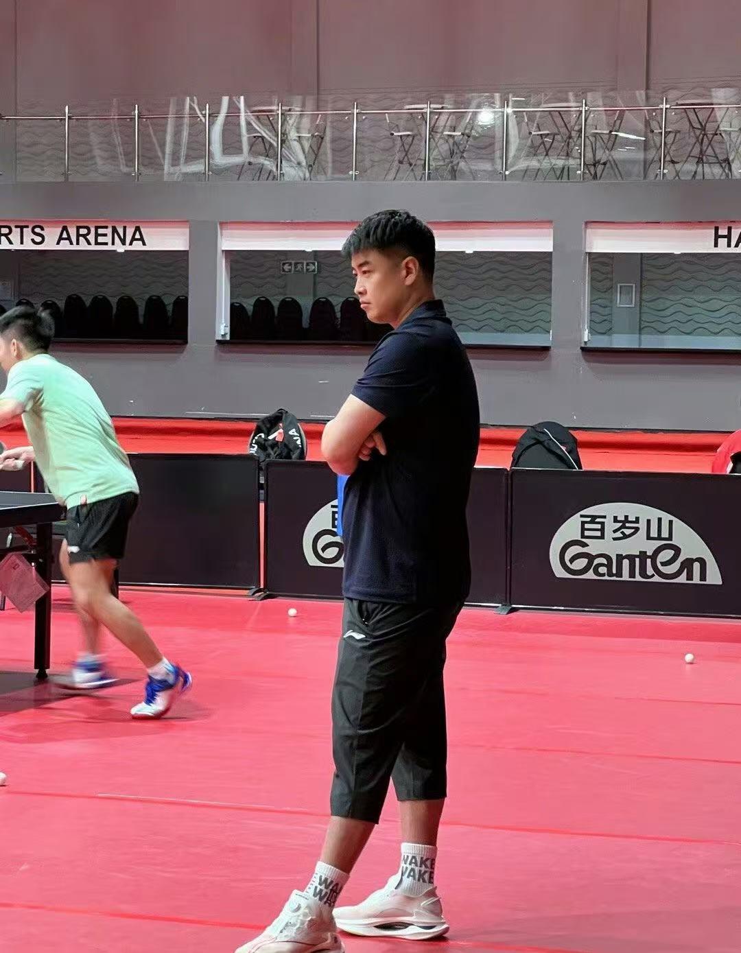 零元拍：男子乒乓球大满贯得主，国乒男队主教练王皓指导亲签王导自用红双喜乒乓球拍套！