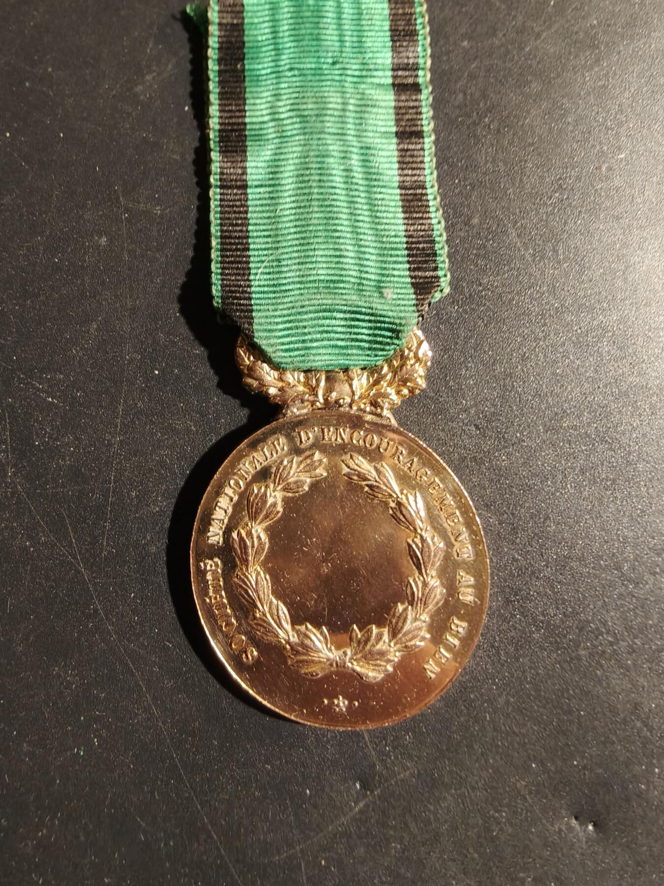 老王徽章第180期 法国金级鼓励美德协会纪念章