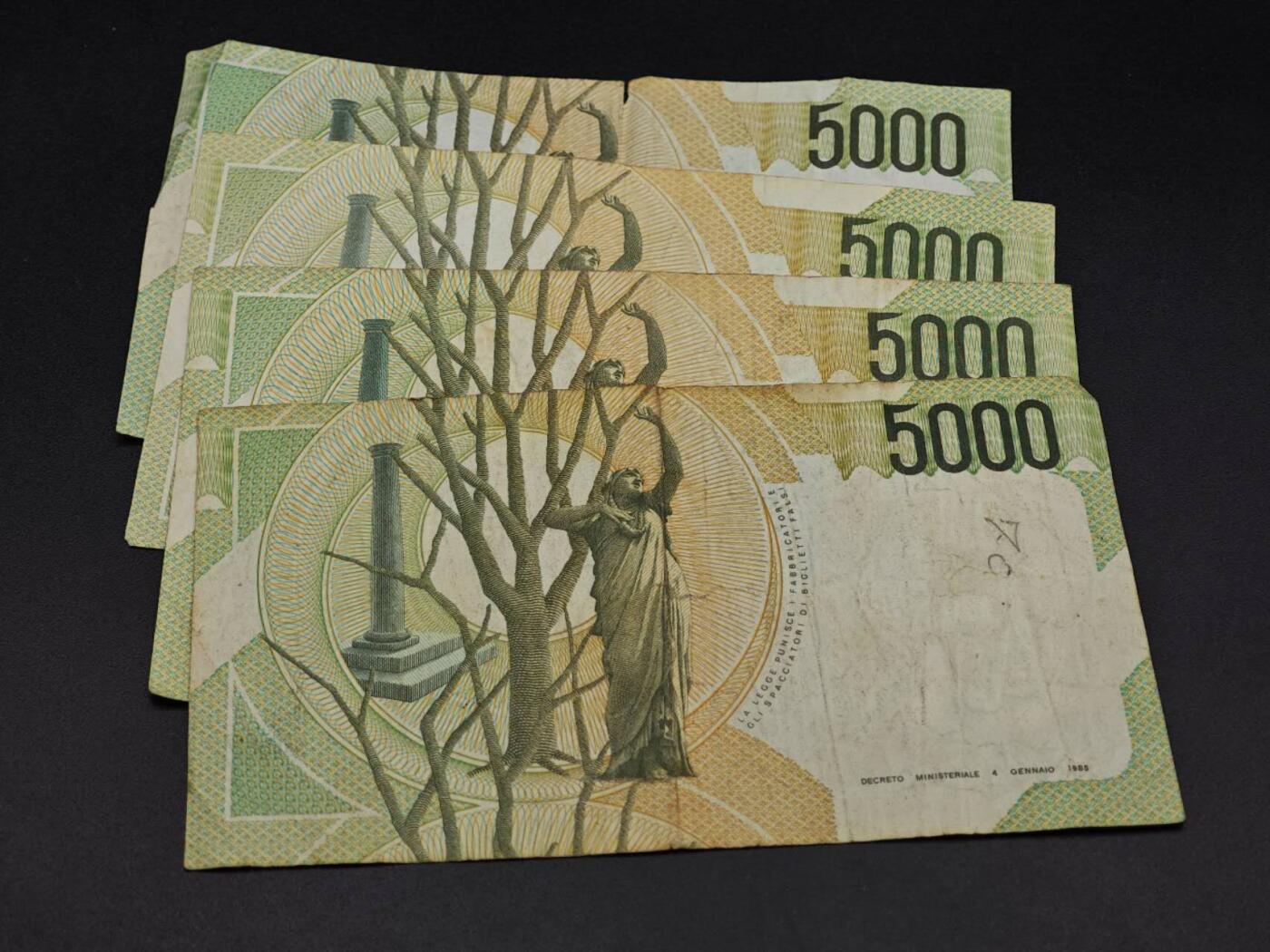 【淘币小摊】实时拍第八百六十四拍   无佣金纸币福利场   年前最后一周 之前的预留小年前全部发出 请更换最新收货地址  意大利5000里拉纸币4张【有折】