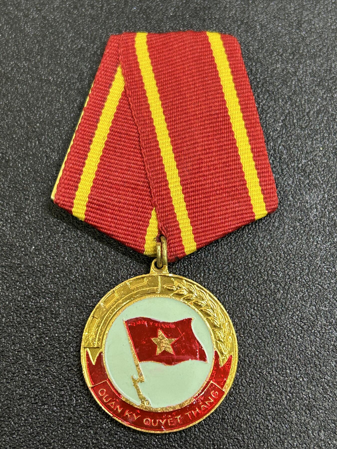 西秦中古拍卖第七十五期 越南决胜旗帜勋章