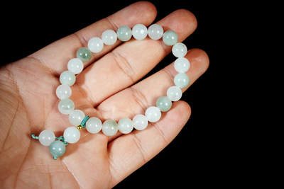 上海都达杂项专场90【全场包邮】  石英岩玉0.9圆珠手串 附鉴定证书