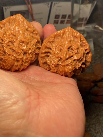 核舟记发源地苏州舟山核雕年末放漏 - 福利苏工核雕，纯手工核桃雕刻大钟馗一对个性十足，等待有缘人，市场无同款，尺寸5。1喜欢的来