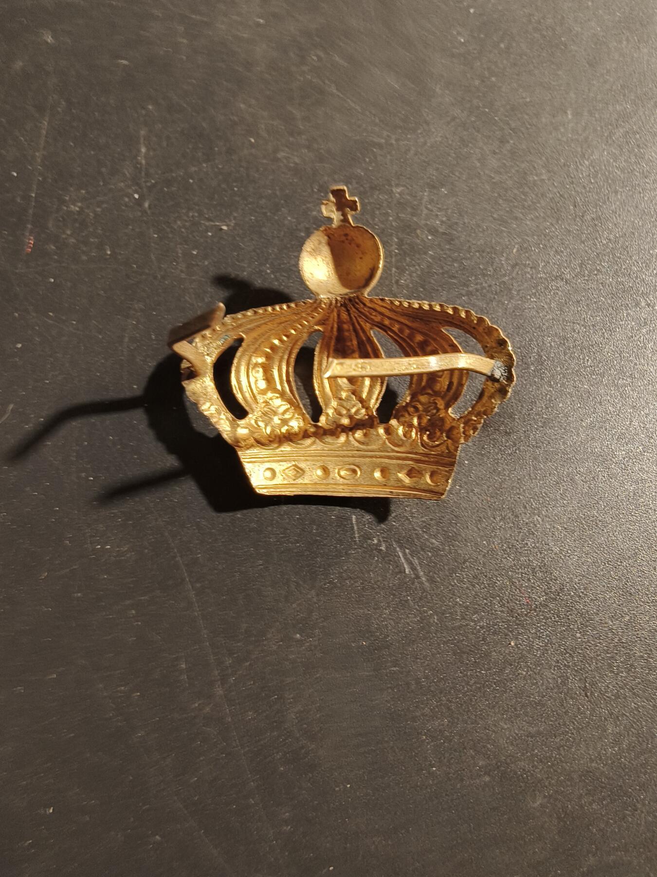 老王徽章第180期 比利时军衔皇冠徽饰