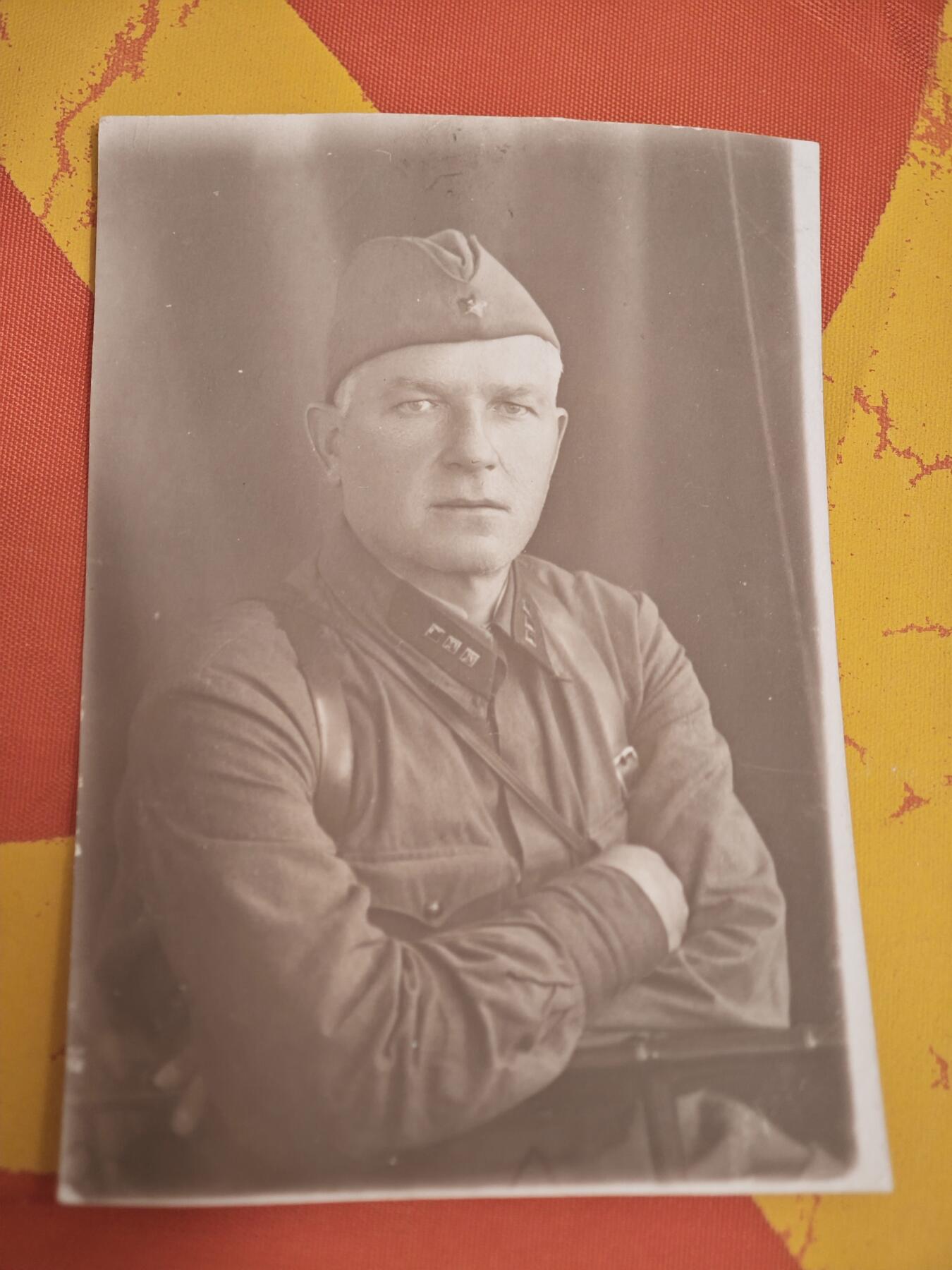 橙子收藏(照片专场)第三期 1942年拍摄于布良斯克战场前线的苏军士兵肖像照，属于卫国战争最激烈阶段的战时影像遗存