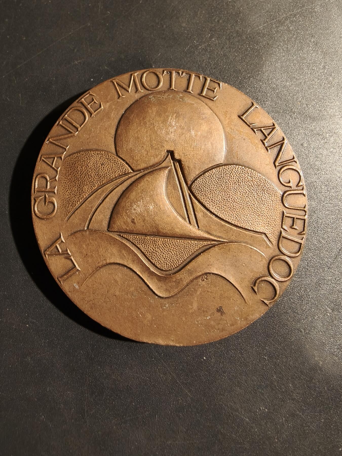老王徽章第180期 法国朗格多克-鲁西永大区拉格朗德莫特度假村大铜章     直径58mm     重量116.7g