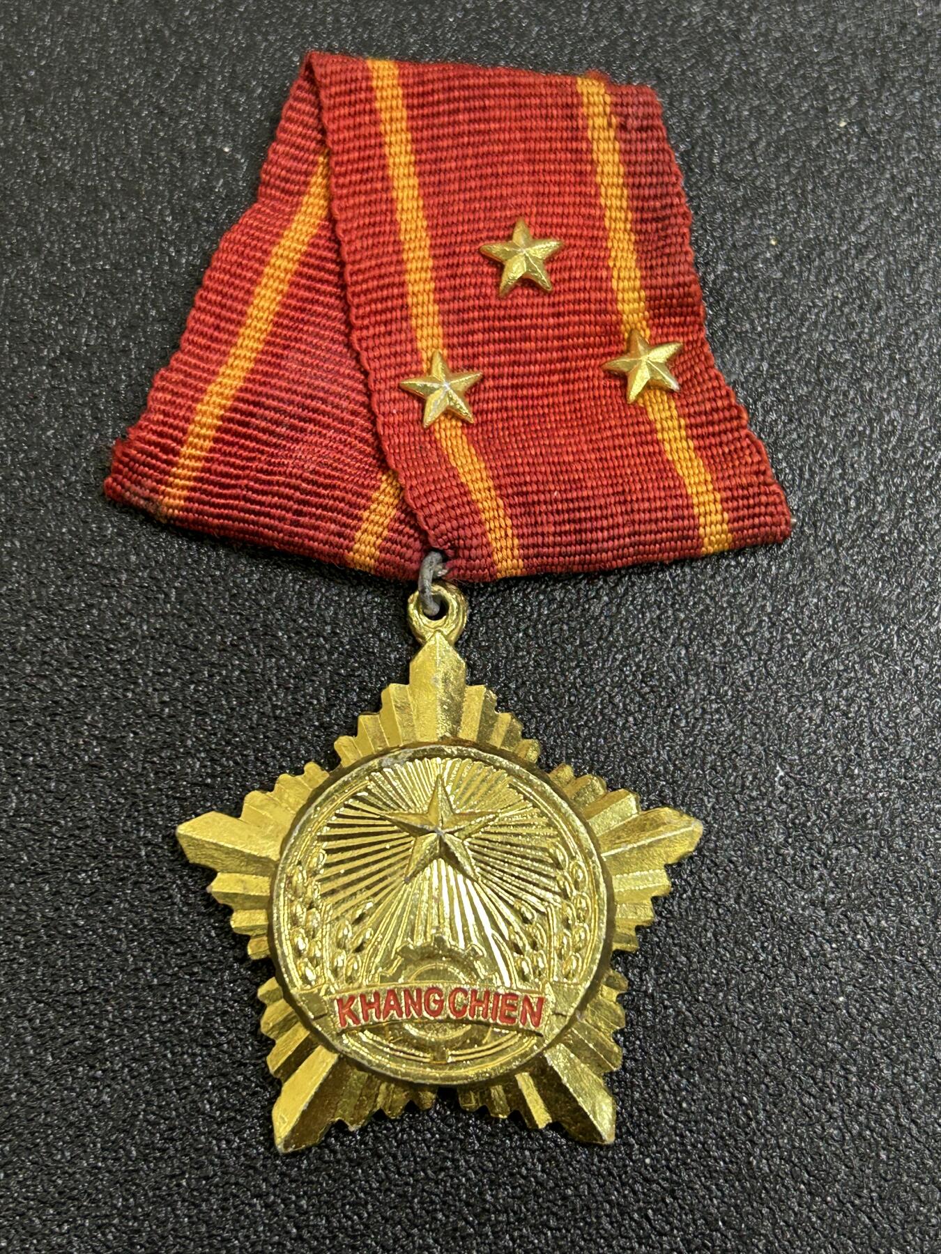 西秦中古拍卖第七十五期 越南一级抗战勋章 早期版