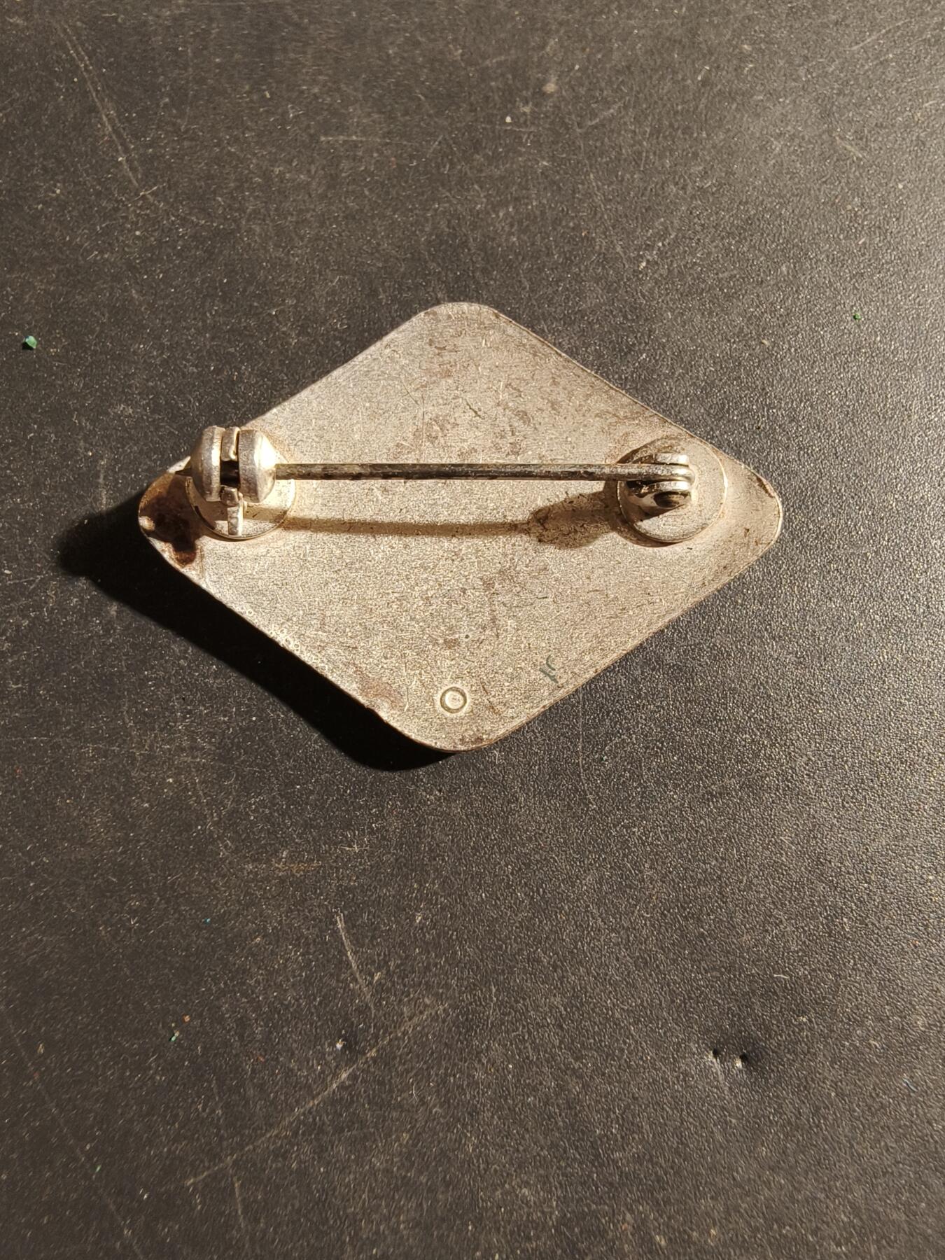 老王徽章第180期 德国红十字会证章