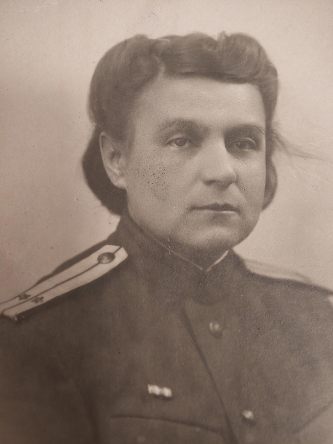 橙子收藏(照片专场)第三期 1941年11月苏联卫国战争初期拍摄的女军官身份照(莫斯科保卫战)