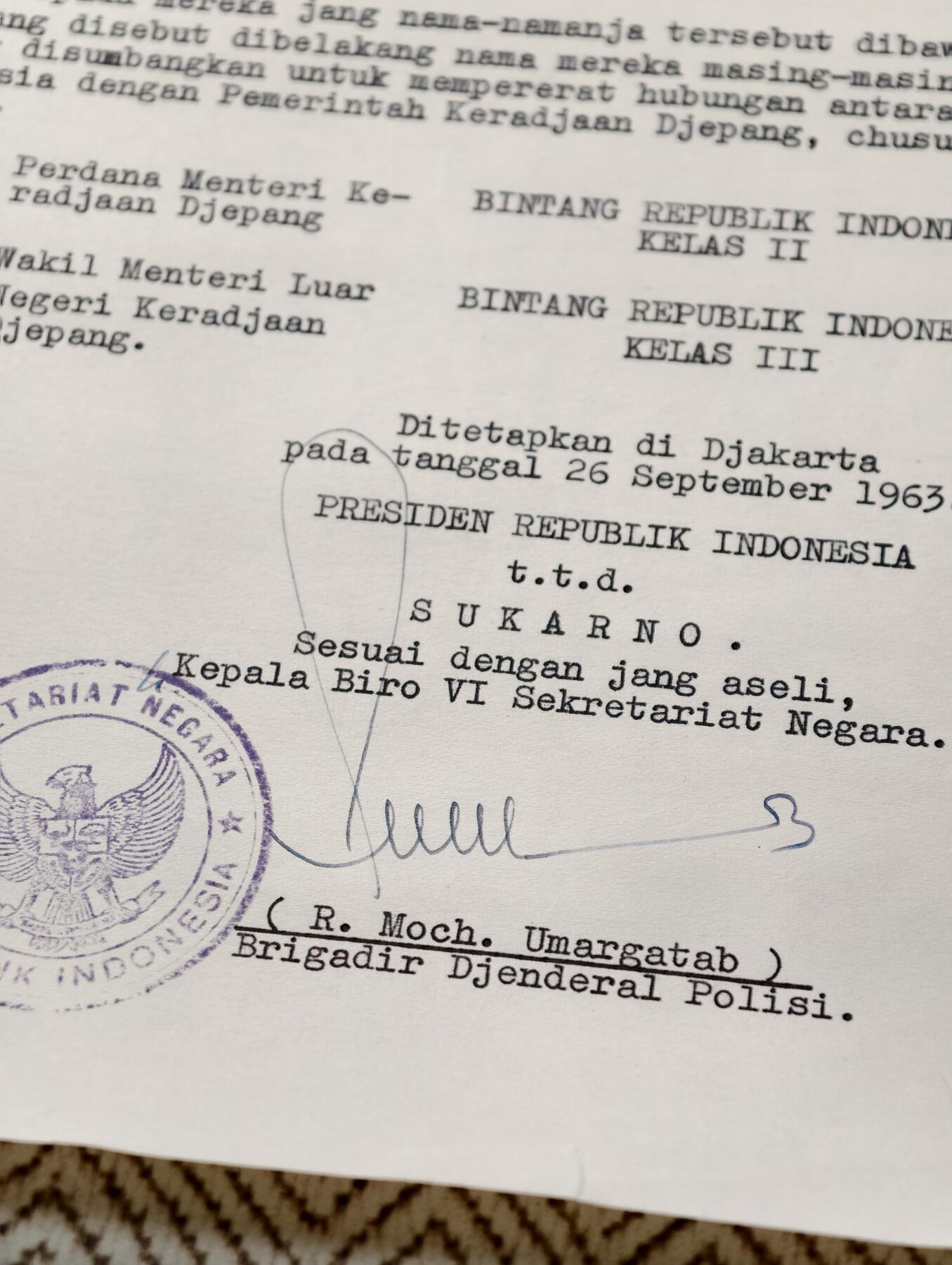 2026年2月8日拍卖 日本外交官印尼之星三等勋章勋记一套（印尼总统苏加诺亲签）