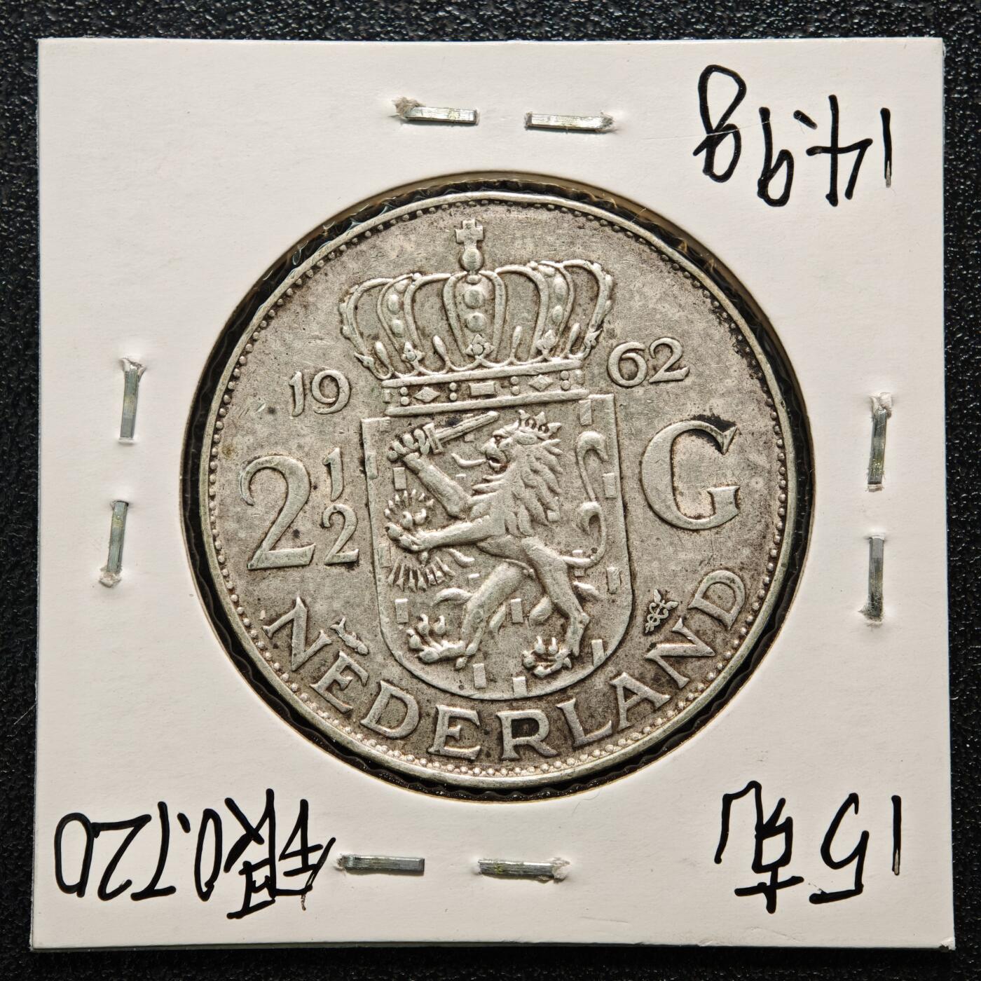 【德藏】世界币章拍卖第164期（拍品征集中~欢迎藏友联系） 老藏家集藏系列之-1962年 荷兰2-1/2盾银币 720银 直径约：33mm；重约：15g 入册20余年·附有当年购入价
