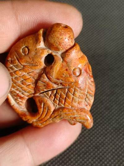 清代玉石吊坠或者是玉佩，纯手工雕刻，高3.9/宽3.6/厚0.9厘米，实物的包浆比图片要稍微红一点更好看，保老保真。 - 清代玉石吊坠或者是玉佩，纯手工雕刻，高3.9/宽3.6/厚0.9厘米，实物的包浆比图片要稍微红一点更好看，保老保真。