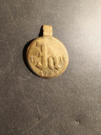 老王徽章第180期 - 德国1933小胡子支持者证章