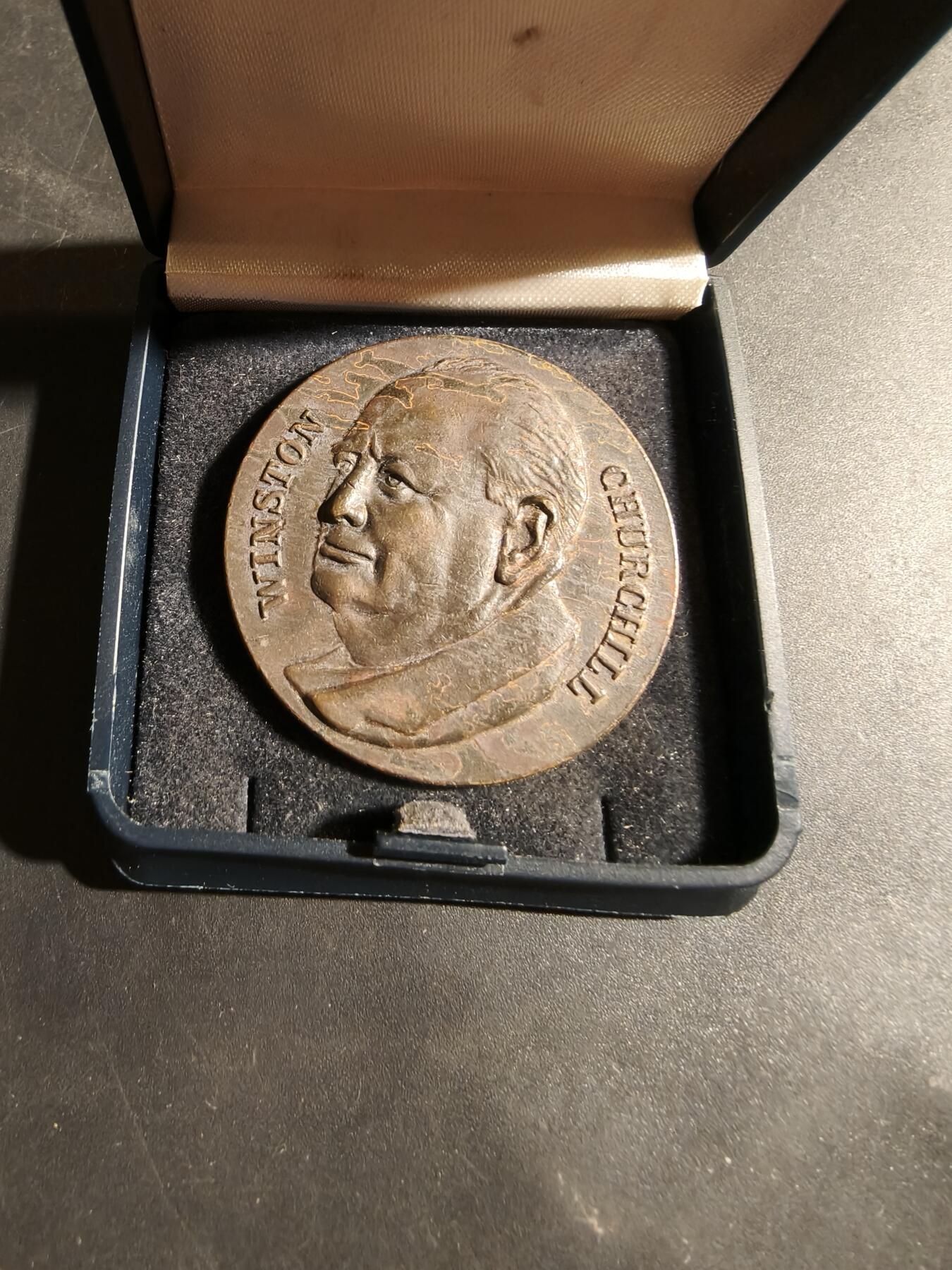 老王徽章第180期 英国丘吉尔纪念章    原盒     直径39mm    重量24.8g