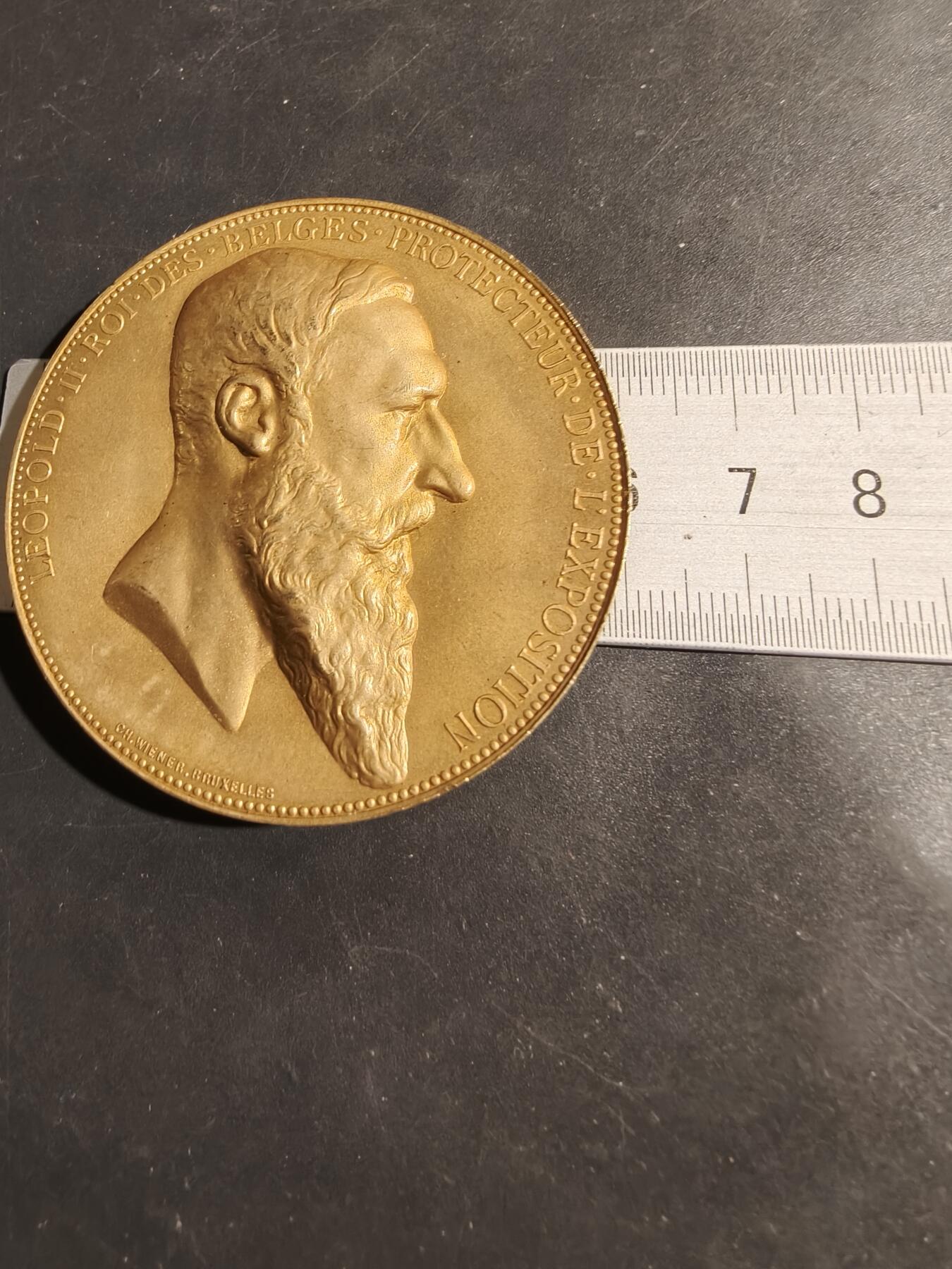 老王徽章第180期 比利时1885年安特卫普世界博览会镀金大铜章     原盒      直径60mm      重量90.2g