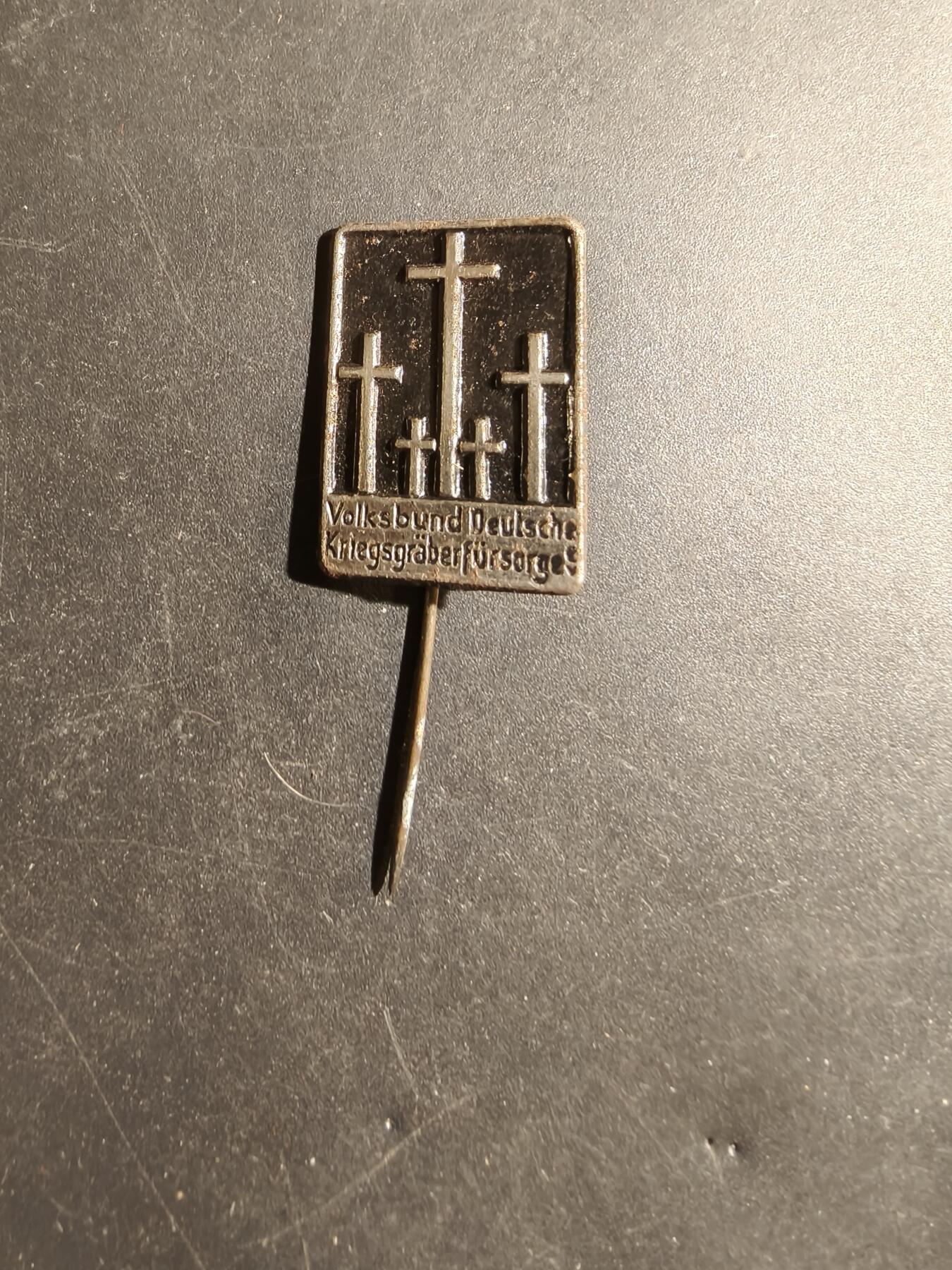 老王徽章第180期 德意志战争墓地关怀人民联盟针插