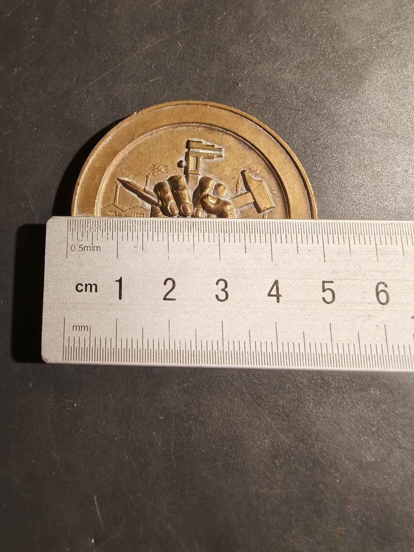 老王徽章第180期 法国吉伦特省手工艺行业协会大铜章     直径50mm    重量61g