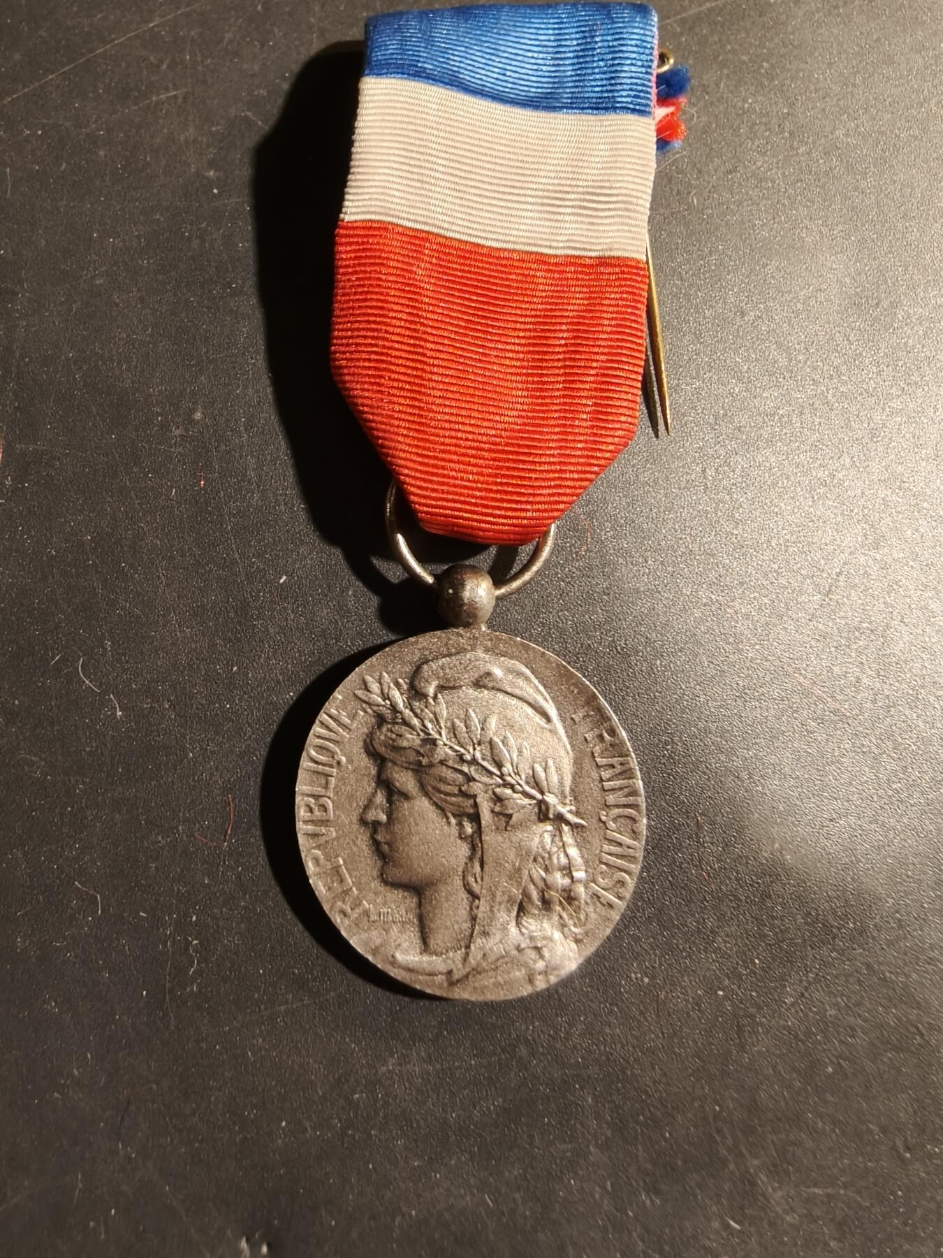 老王徽章第180期 法国银级劳动荣誉奖章   1980年实发