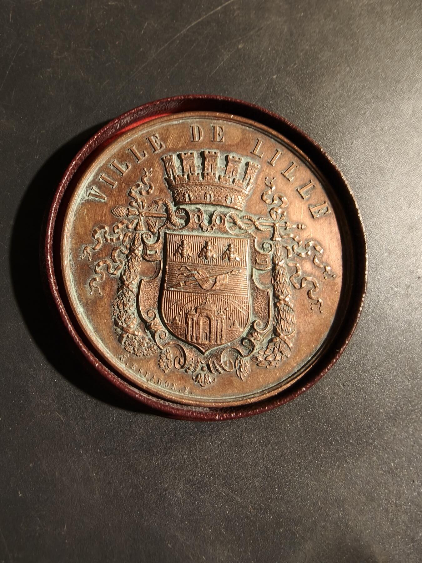 老王徽章第180期 法国科学促进协会1874年里尔会议大铜章     原盒     蜜蜂Cuivre铜标     直径60mm     .重量97.8g