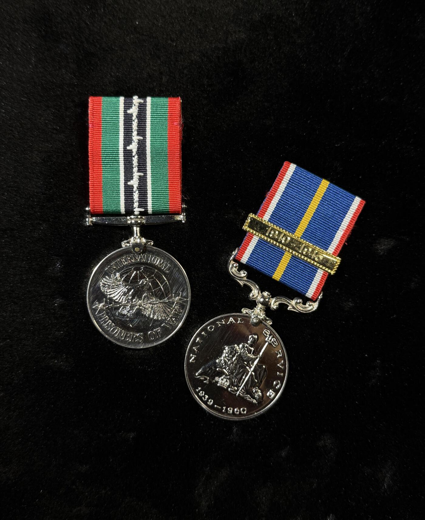 欢庆春节！戎马世界章牌大赏第111期春节大拍 英国战俘奖章套章