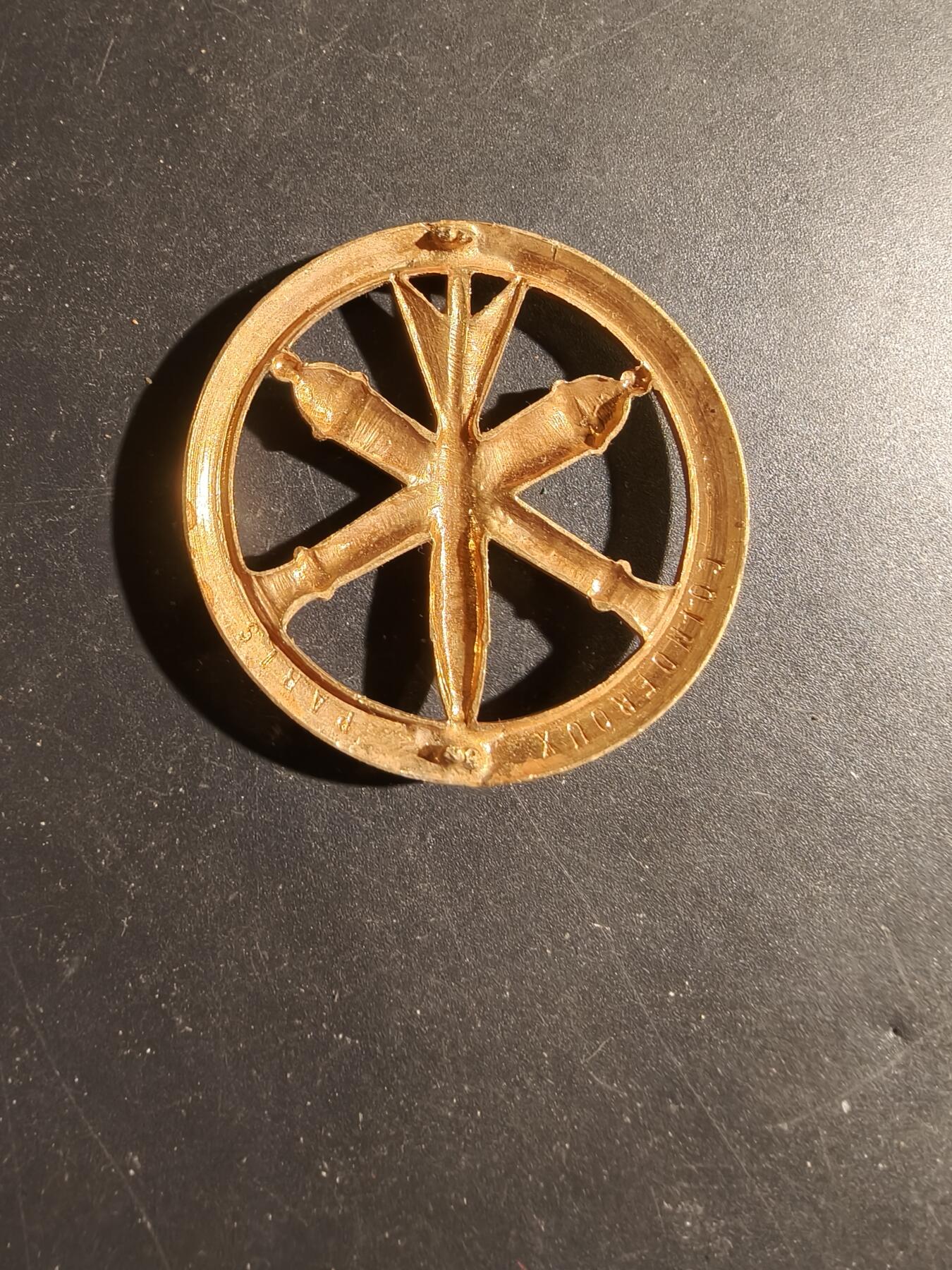 老王徽章第180期 法国炮兵贝雷帽徽