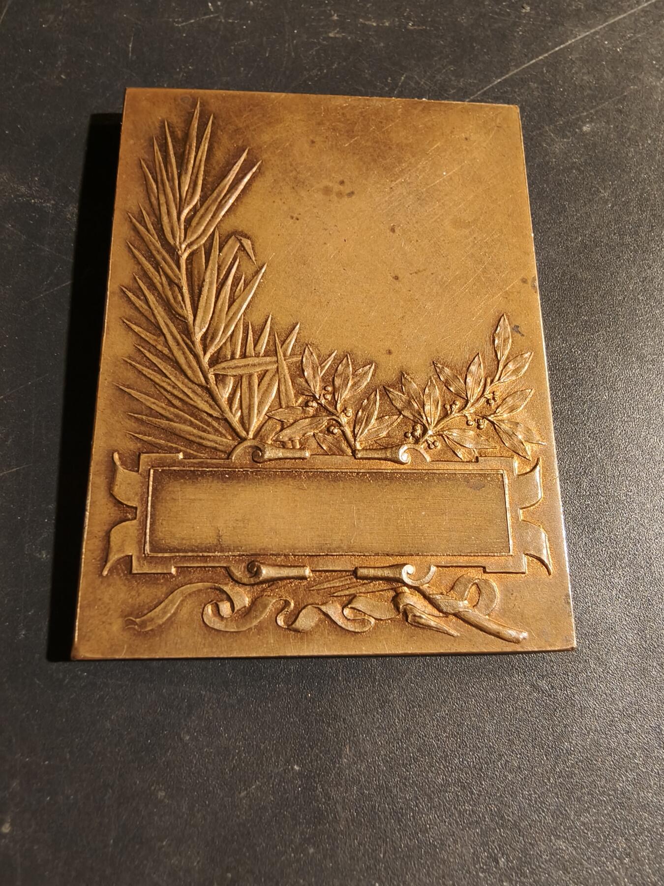 老王徽章第180期 法国牺牲的消防员方形大铜章     G.Marey作品    尺寸46×64mm     重量78.1g