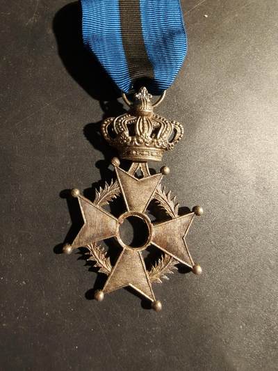 老王徽章第180期 - 比利时骑士级利奥波德二世勋章   无中间芯片