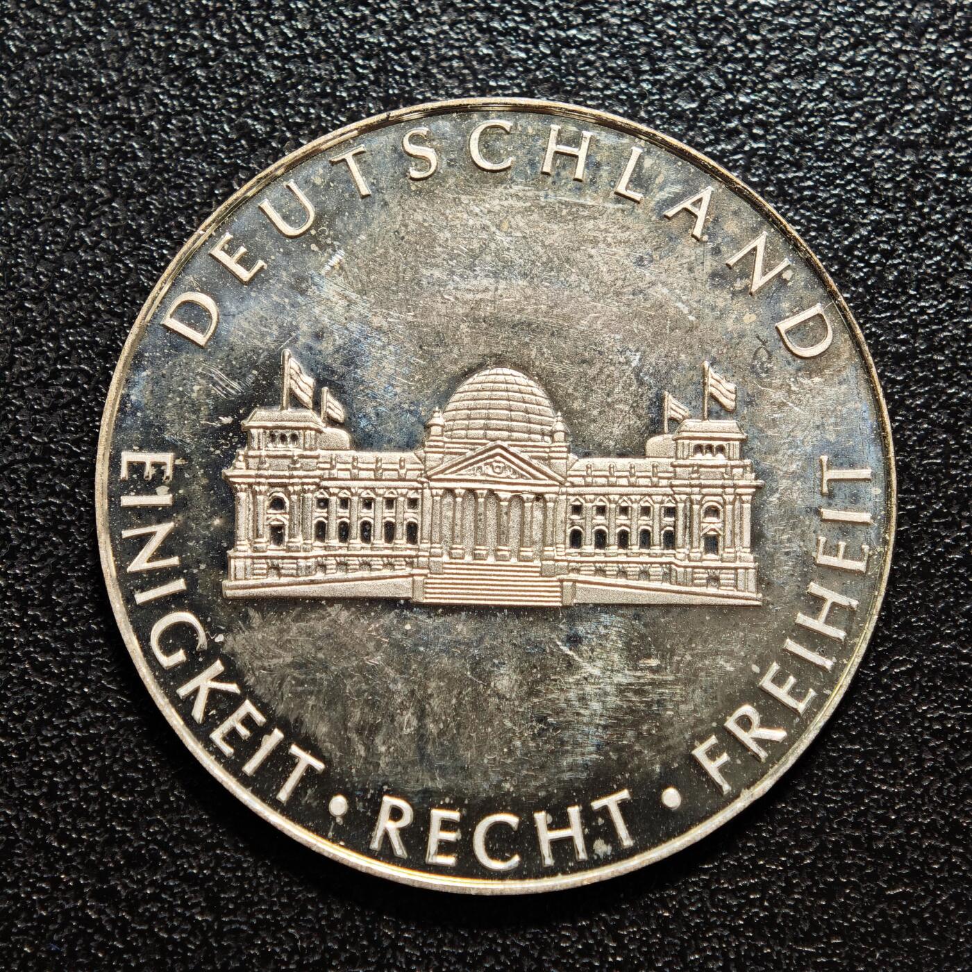 【德藏】世界币章拍卖第164期（拍品征集中~欢迎藏友联系） 德国巴伐利亚造币厂前总理安格拉·默克尔纪念章 直径约：32.4mm；重约：9.2g