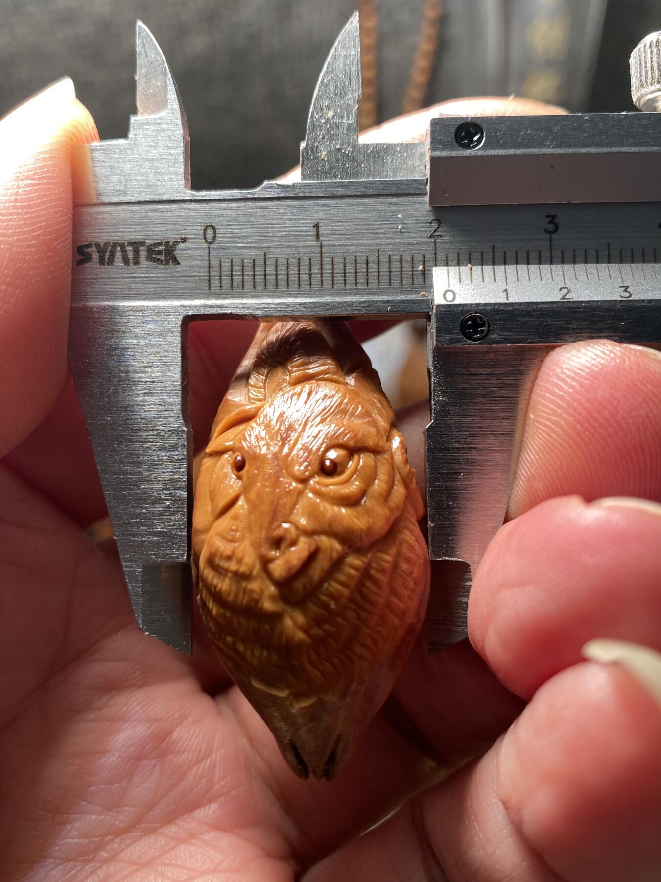 核舟记发源地苏州舟山核雕年末放漏 福利苏工核雕，纯手工雕刻,喜气洋洋，个性十足，等待有缘人，市场无同款，尺寸2。1x4.6喜欢的来