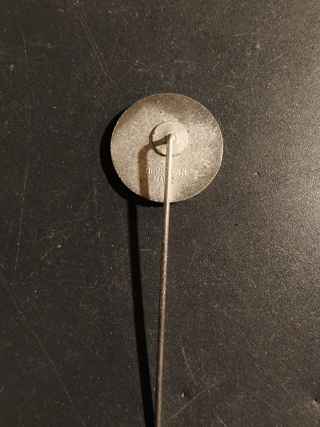 老王徽章第180期 德国黑森州酒店和餐饮协会针插