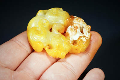 上海都达杂项专场四十七【全场包邮】  古玉子母貔貅挂件90-69