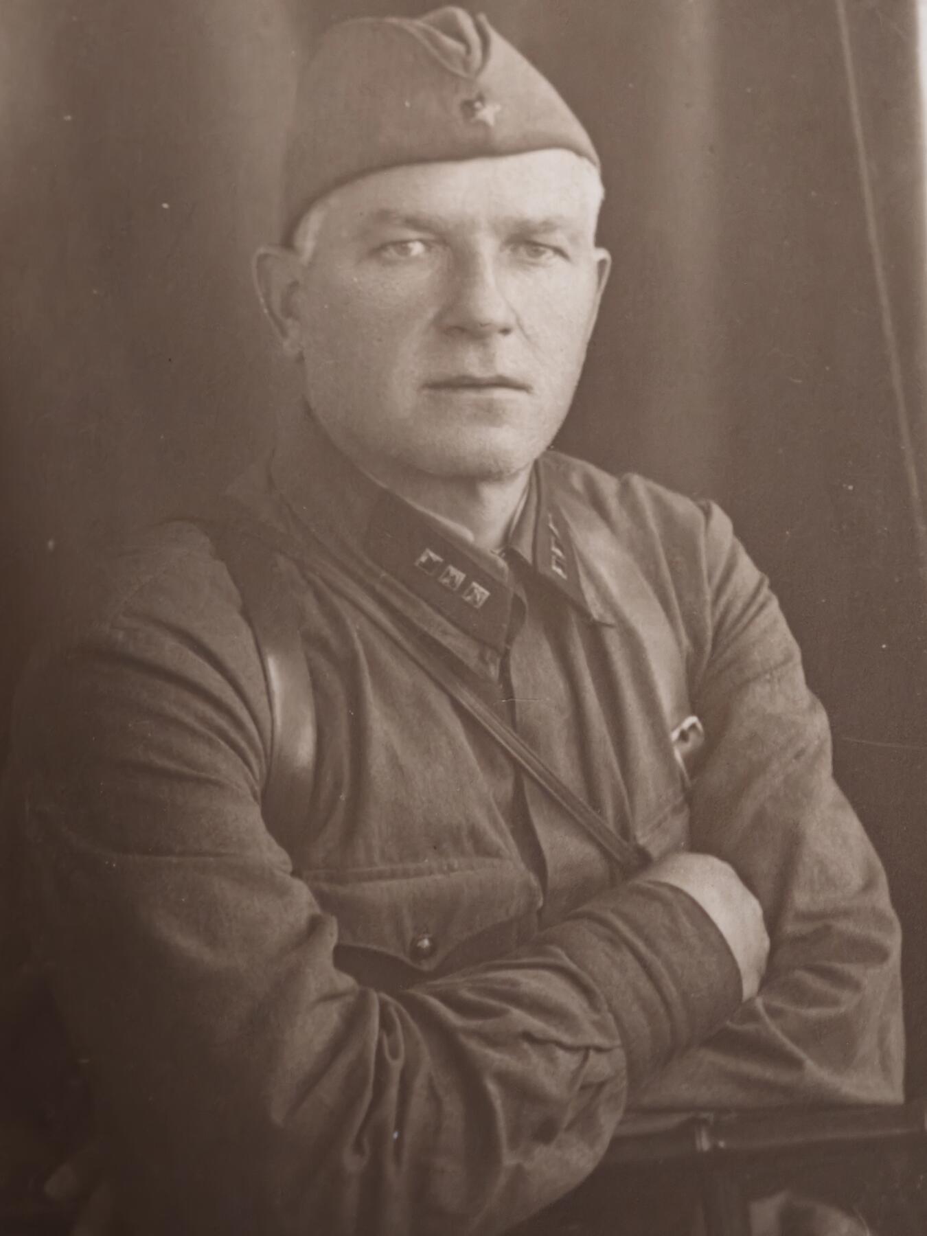 橙子收藏(照片专场)第三期 1942年拍摄于布良斯克战场前线的苏军士兵肖像照，属于卫国战争最激烈阶段的战时影像遗存