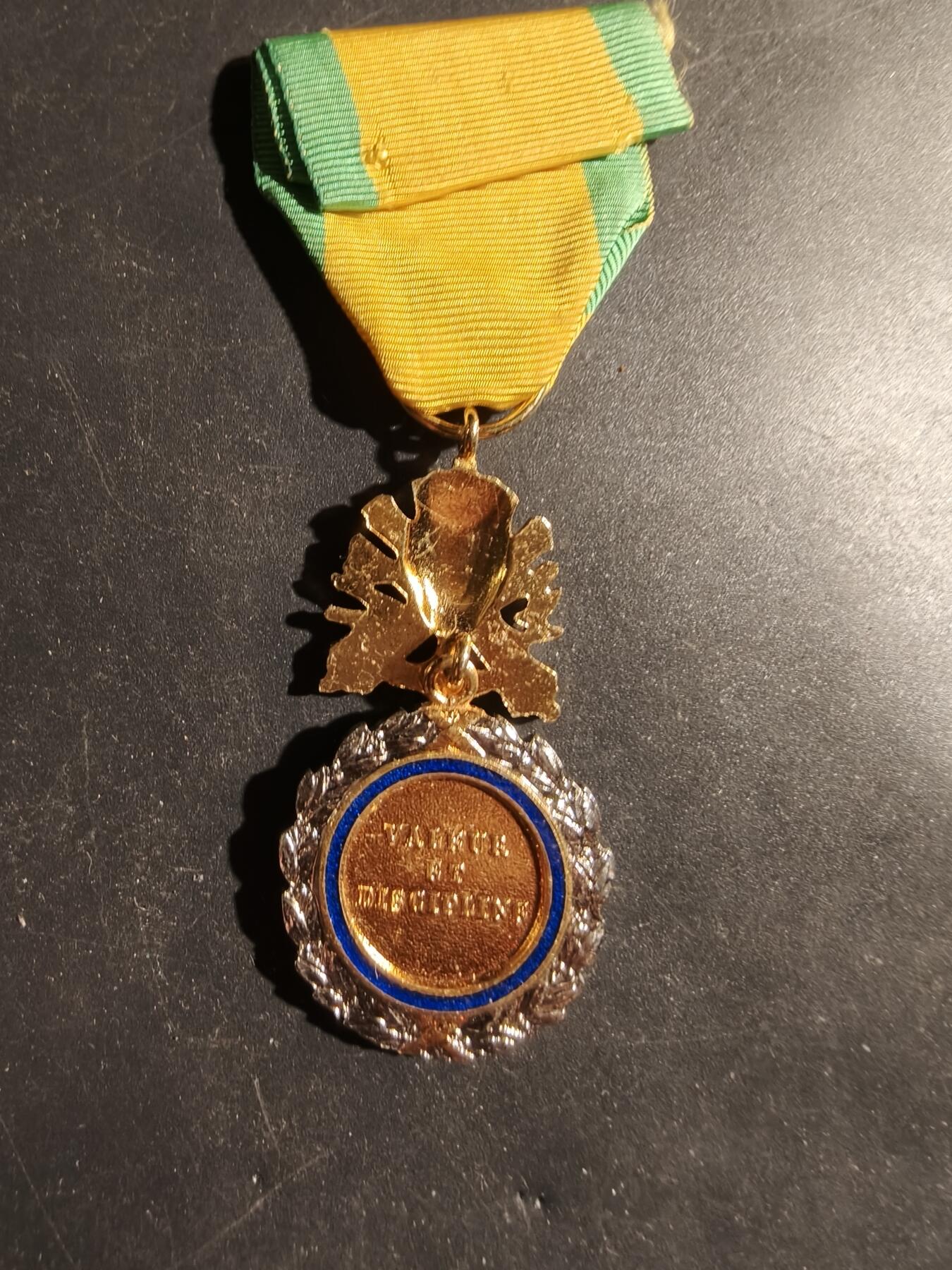 老王徽章第180期 法国四共军事奖章