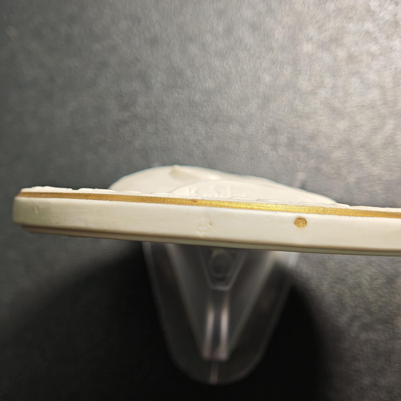 【德藏】世界币章拍卖第164期（拍品征集中~欢迎藏友联系） 1939年德国民族社会主义工人党党首50大寿高浮雕描金边白色陶瓷高浮雕纪念章 直径约：88mm；重约：114.1g（原图请联系客服）