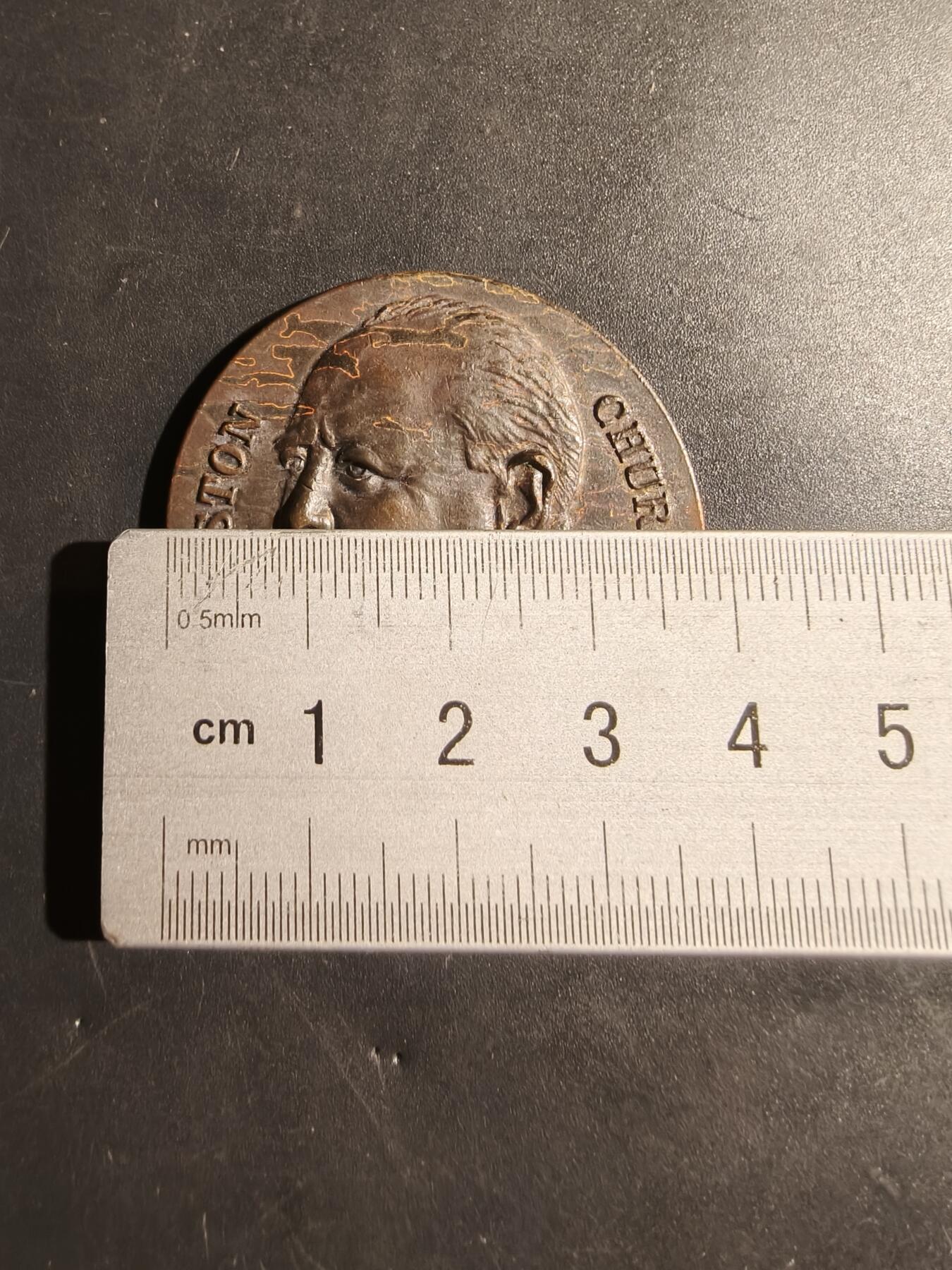 老王徽章第180期 英国丘吉尔纪念章    原盒     直径39mm    重量24.8g